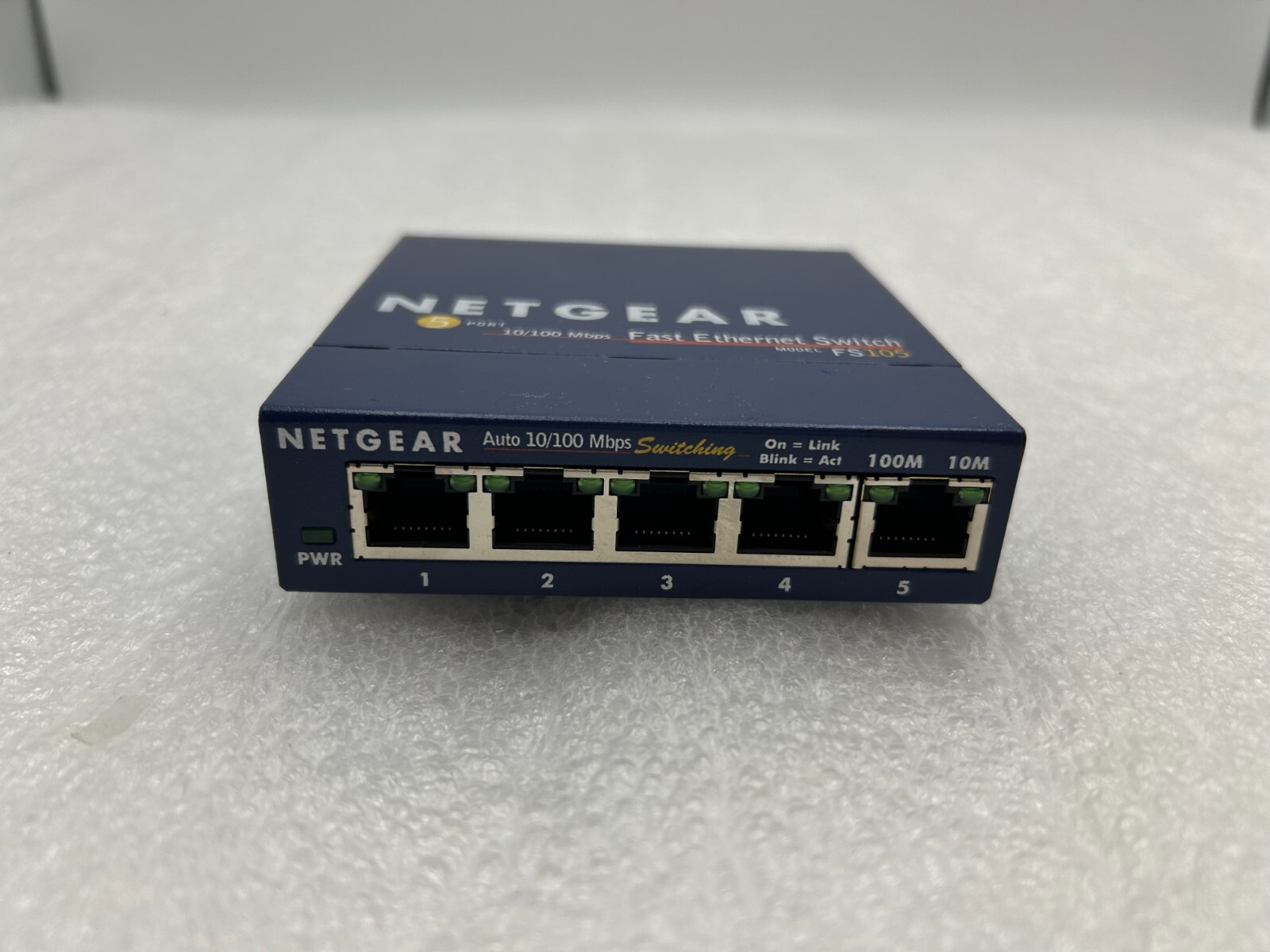 Netgear Prosafe FS105 5-Port 10/100 Fast Ethernet Desktop Switch FS105v2 Free SH