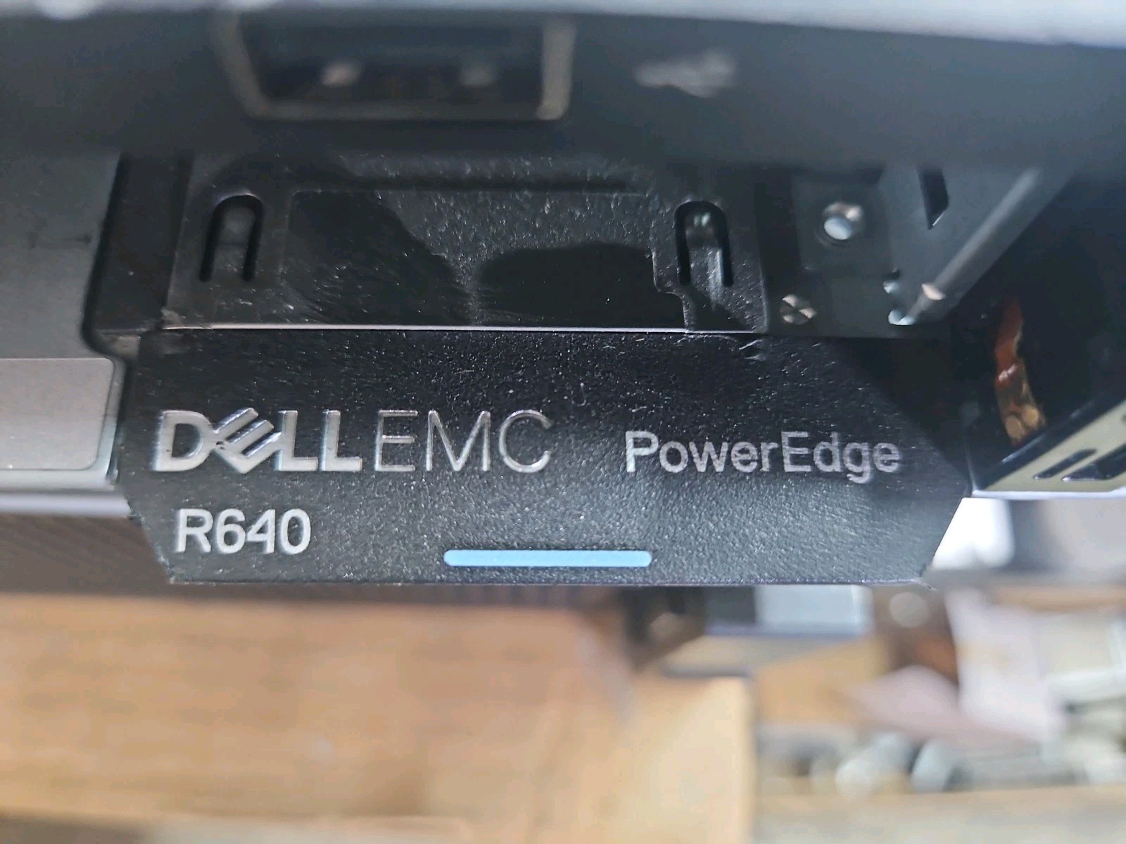 DELL EMC  R640 4 BAY LFF SERVER DUAL XEON SILVER 4114 32GB H730P enterprise lic