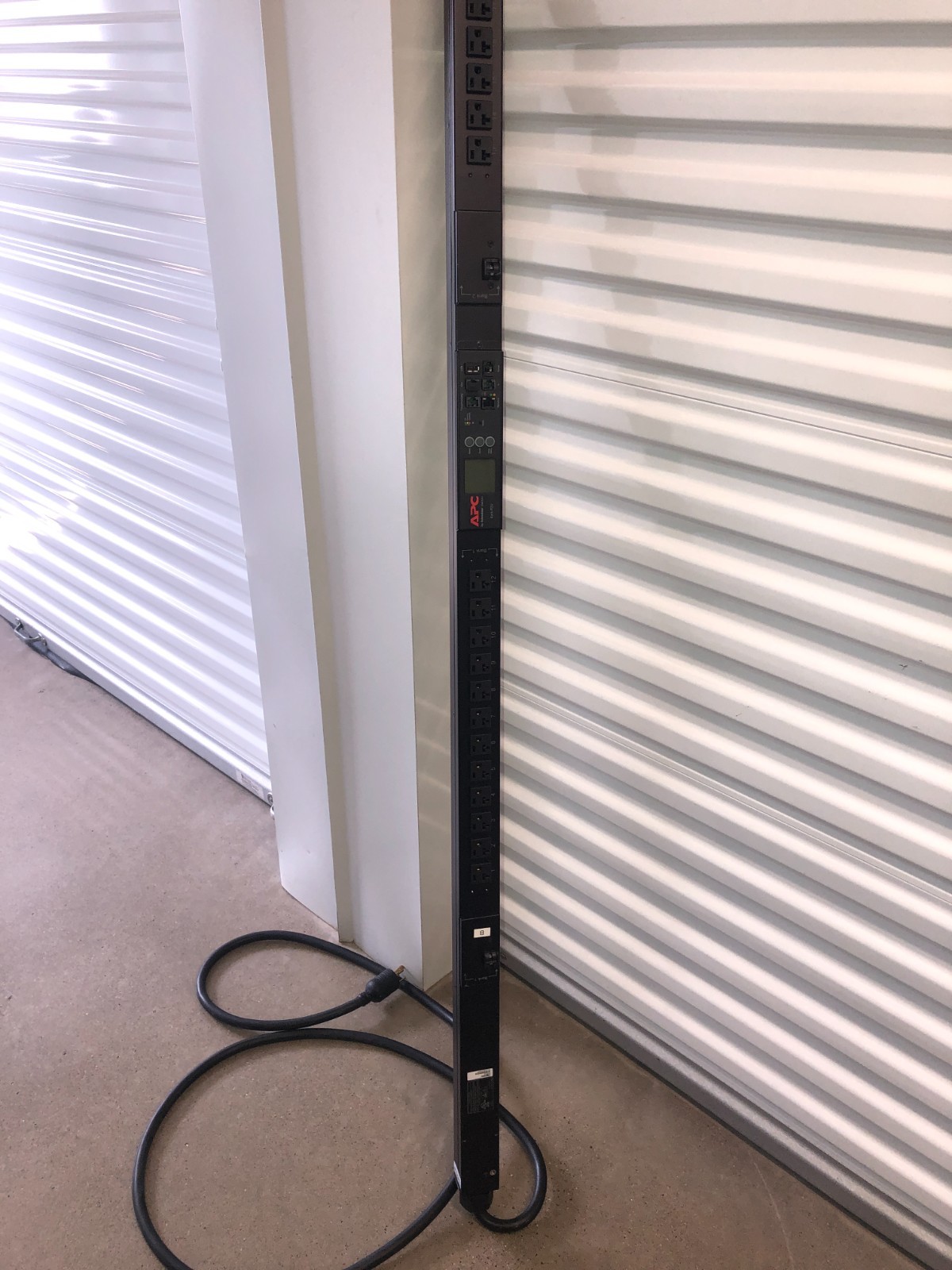APC AP8832 Metered Rack Power Distribution Unit