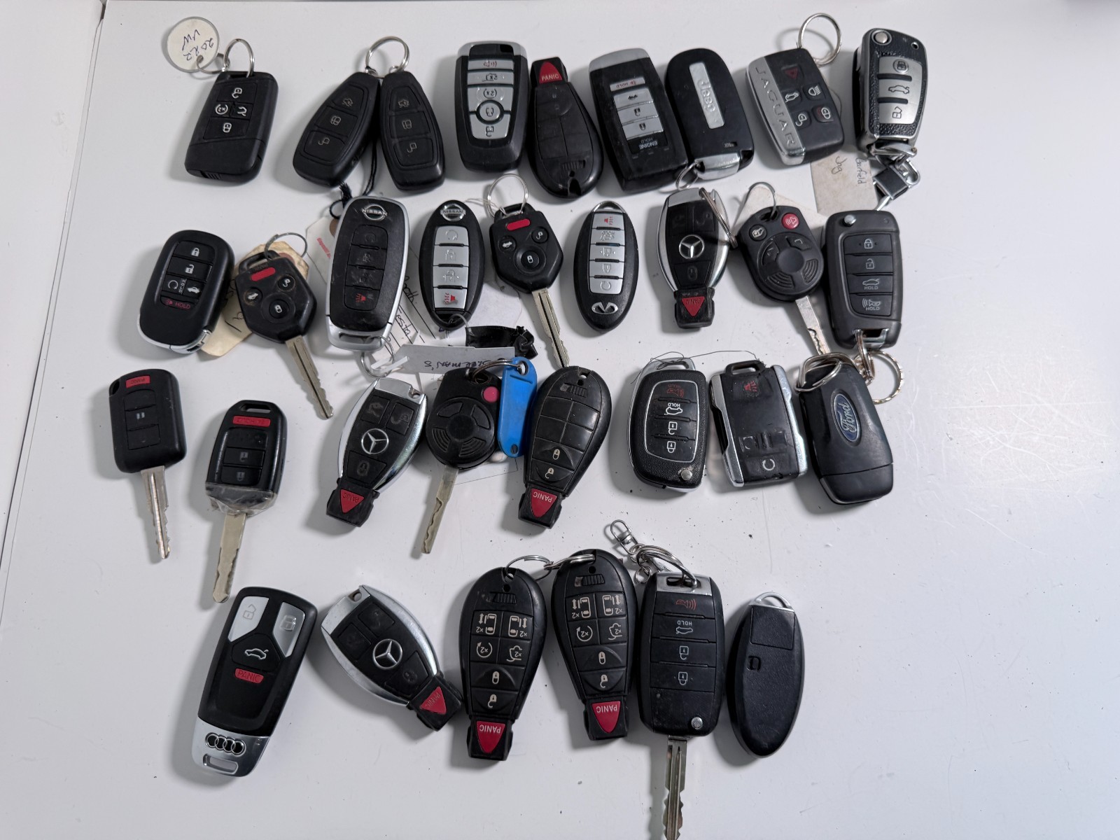 Lot of 32 Used Car Key Shells/Blanks – Mixed Brands, As-Is for Parts