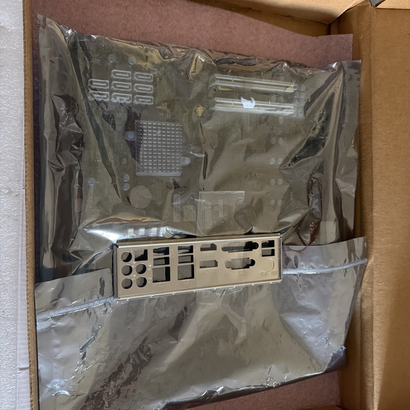 Supermicro X11SAE-F Motherboard + Intel Xeon E3-1240 v6 + I/O Shield – Tested