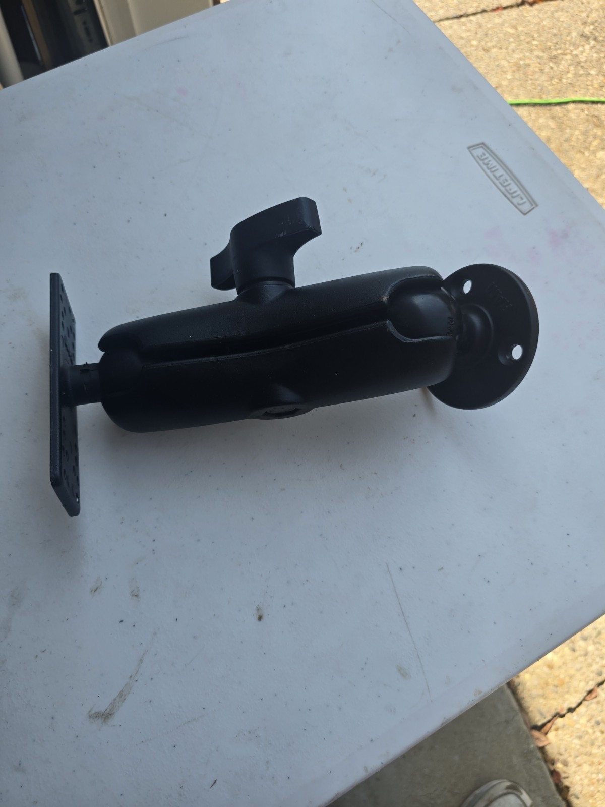 RAM-D-115-C-KNOB9H  RAM Marine Electronics Mount with RAM Hi-Torq...