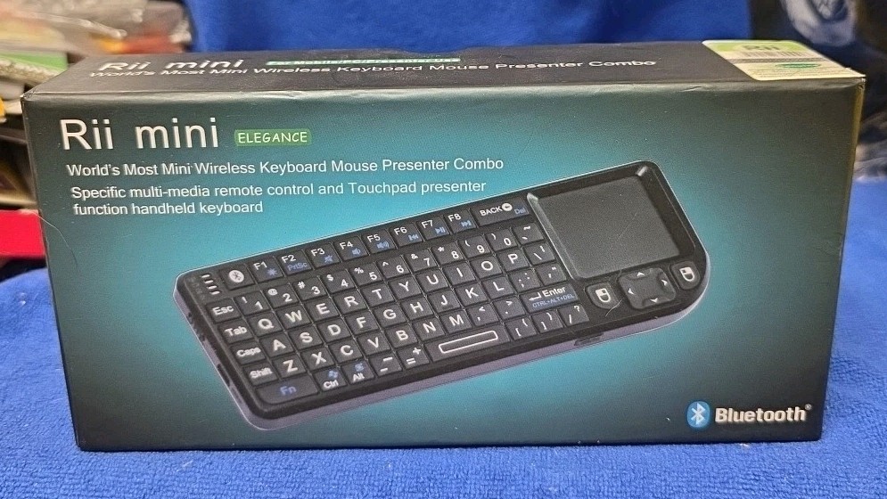 Rii Mini  Wireless Keyboard Mint In Box. Works Great SKU- 406