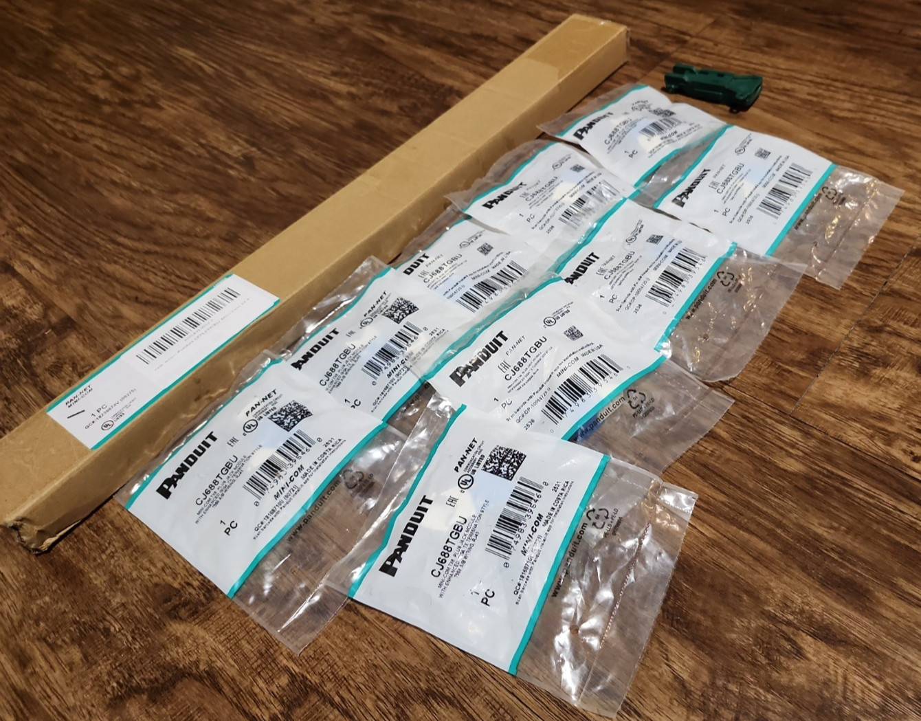 Panduit Mini-Com 24 Port Patch Panel Lot 9 CJ688TGBU Cat6 Jacks EGJT-1 Tool Cat