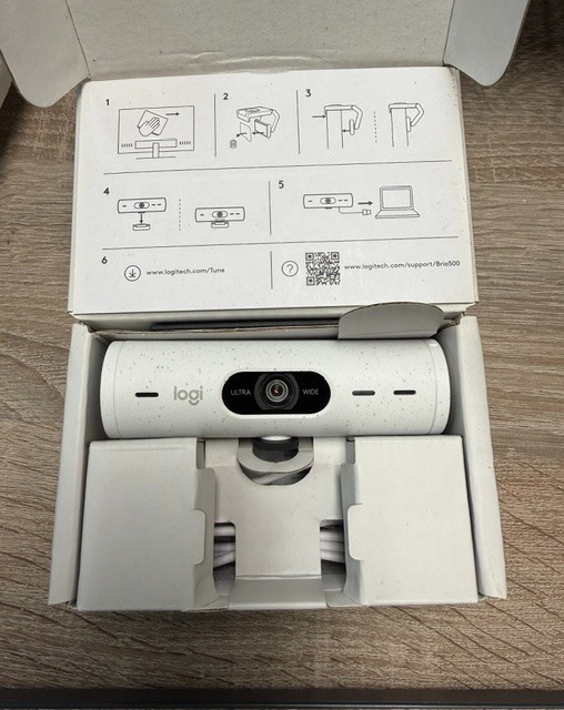 Logitech Brio 500 Full HD 1080p webcam with light correction and auto-framing