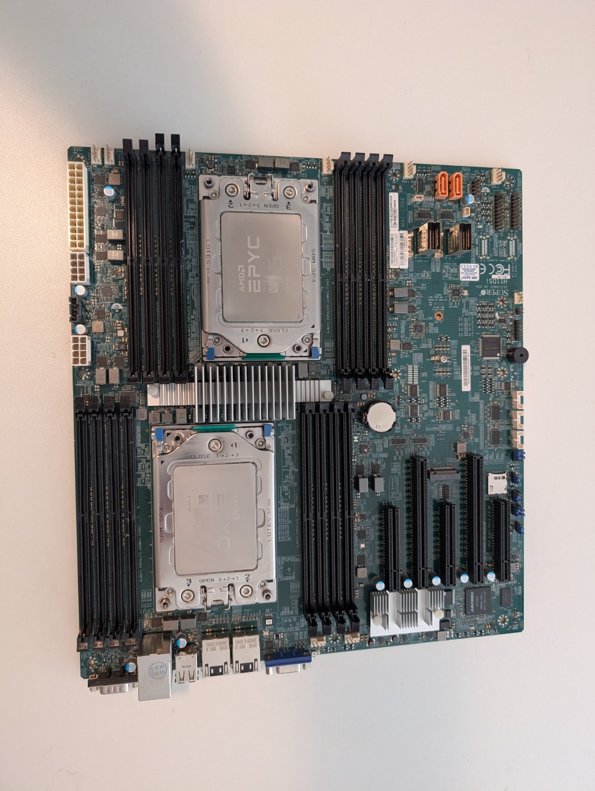 SuperMicro H11DSI-NT REV 2.0 with 2  EPYC 7452