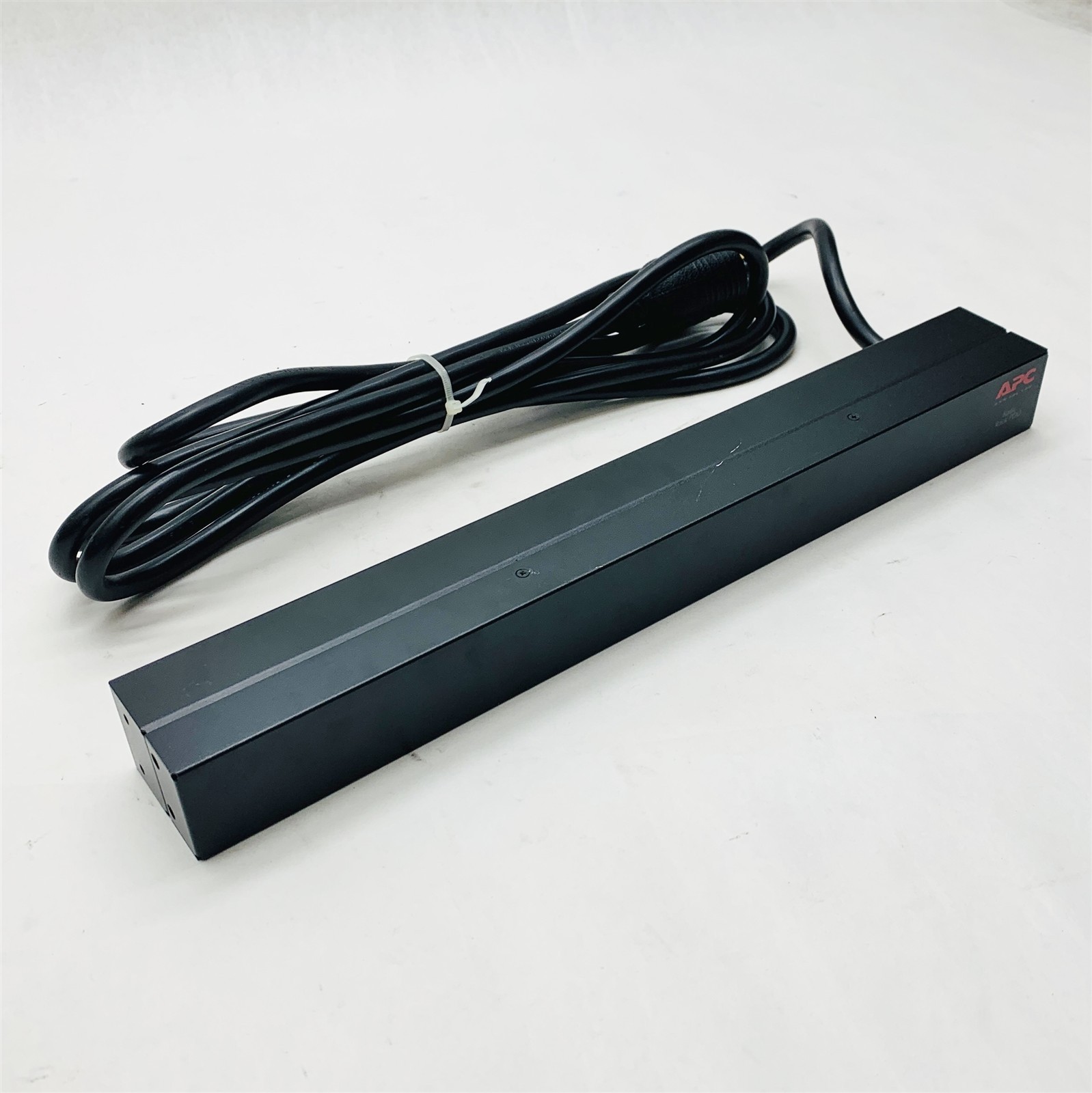 APC AP9564 1U Basic Rack PDU 16A 120V 10-Outlet NEMA 5-20R Power Strip