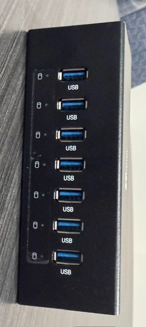 XCELLON  7-Port Powered USB 3.0 Aluminum Hub in BLACK  USB-7PHV2