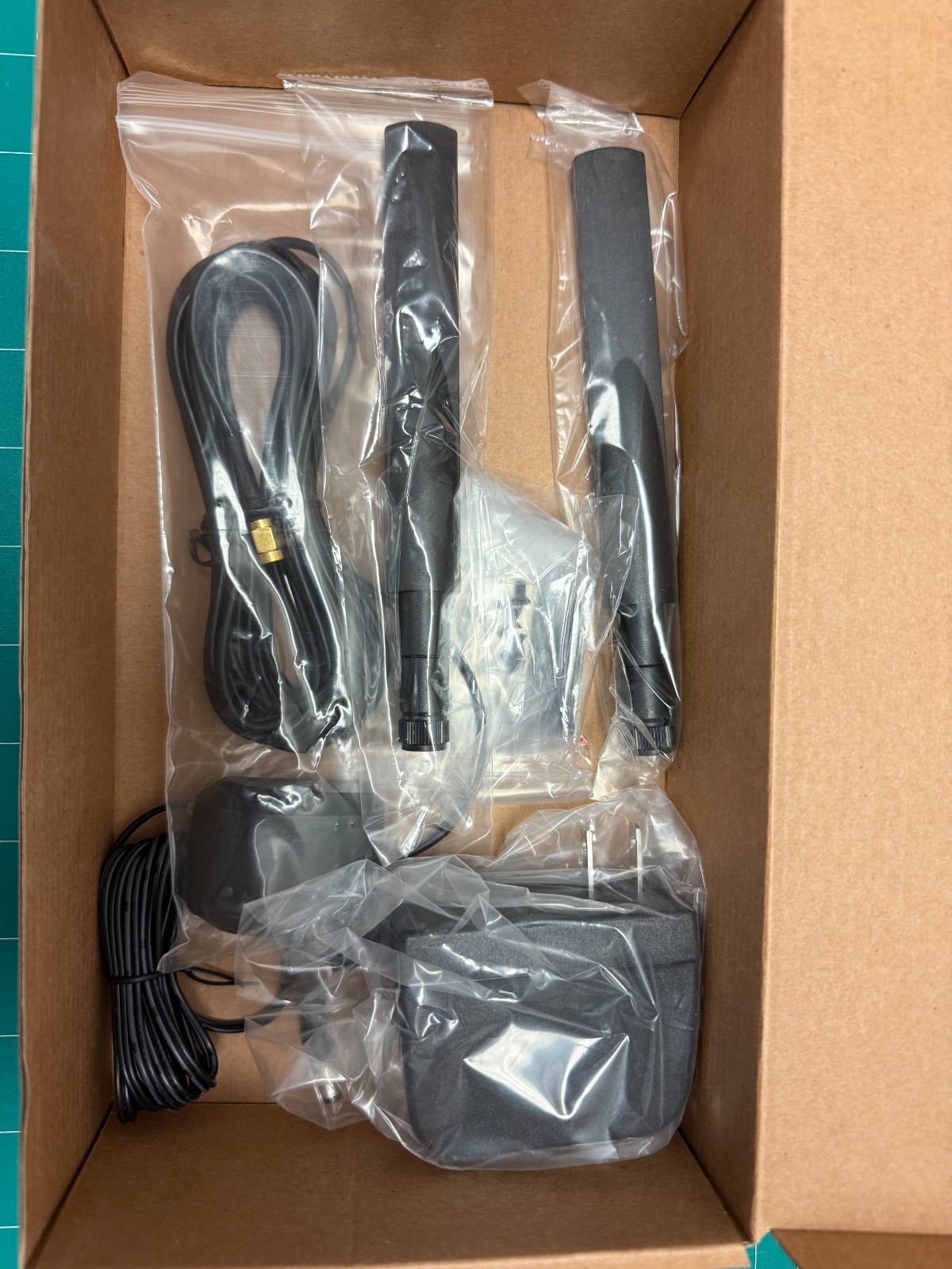Pepwave MAX Transit Duo LTEA-W-T-PRM