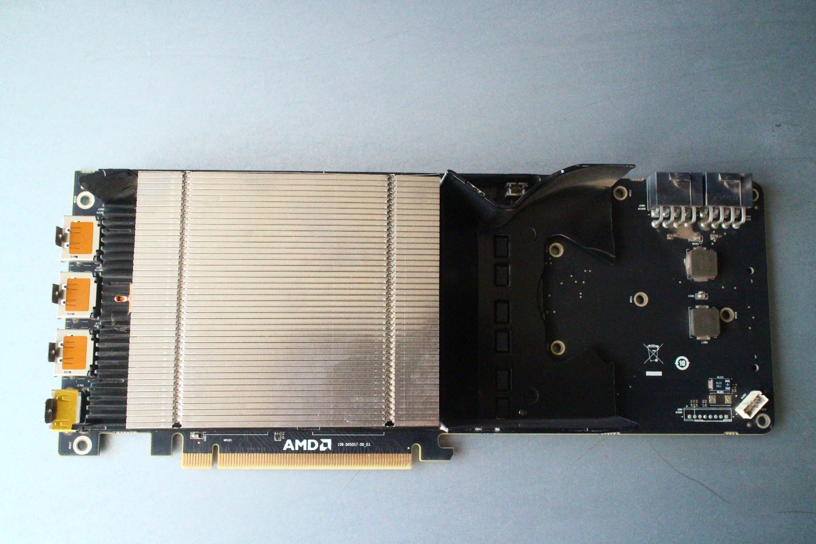AMD Radeon RX Vega 56 8GB HBM2 GPU/graphics card [NO FAN/SHROUD/SLOT COVER]