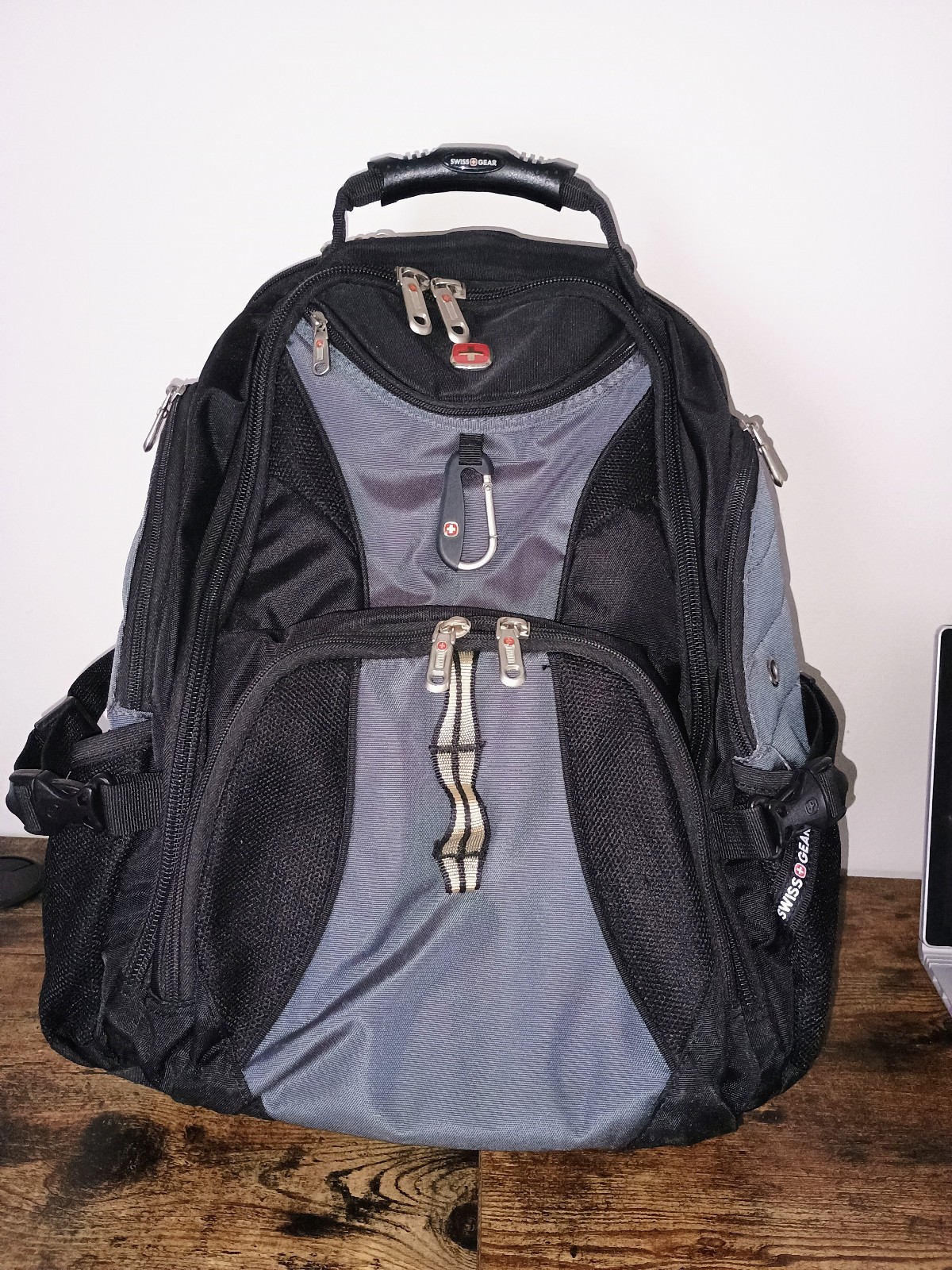 Wenger Swissgear 1900 Scansmart 17in Laptop Backpack - Please Review pictures