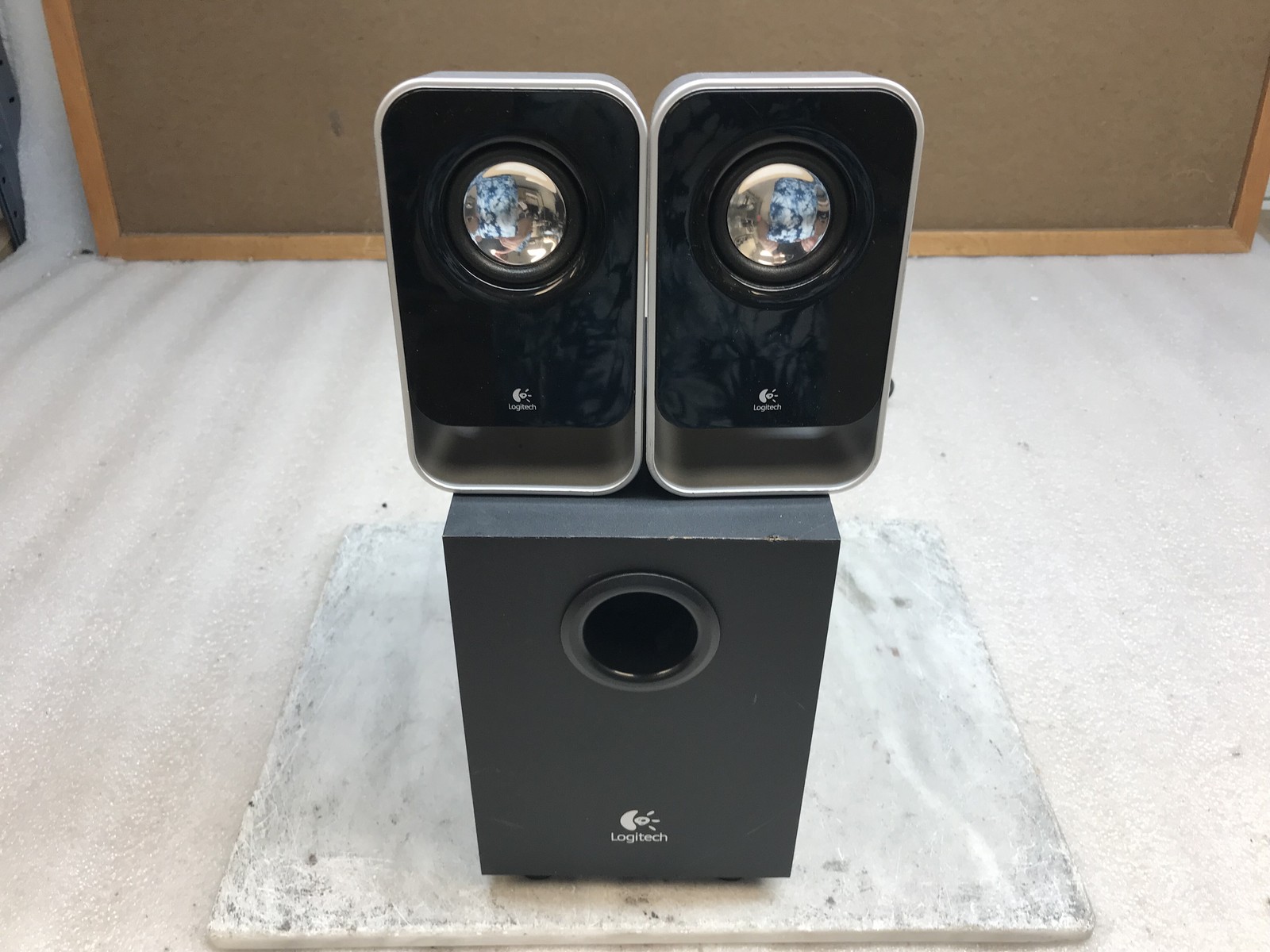 Logitech LS21 2.1 Multimedia Speaker System Subwoofer Desktop PC Speakers