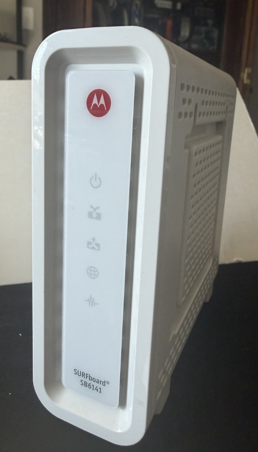 ARRIS / Motorola SB6141 SURFboard DOCSIS 3.0 cable modem - Works great