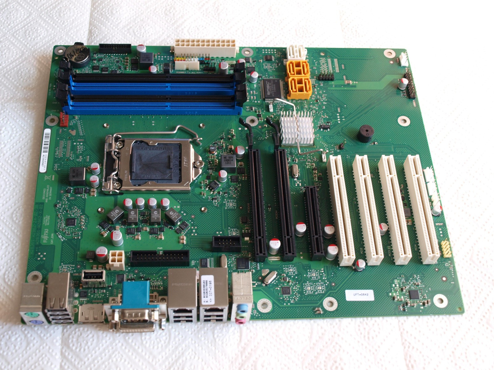 Fujitsu D3076-S11 GS 3, spring bent in socket, motherboard works, used