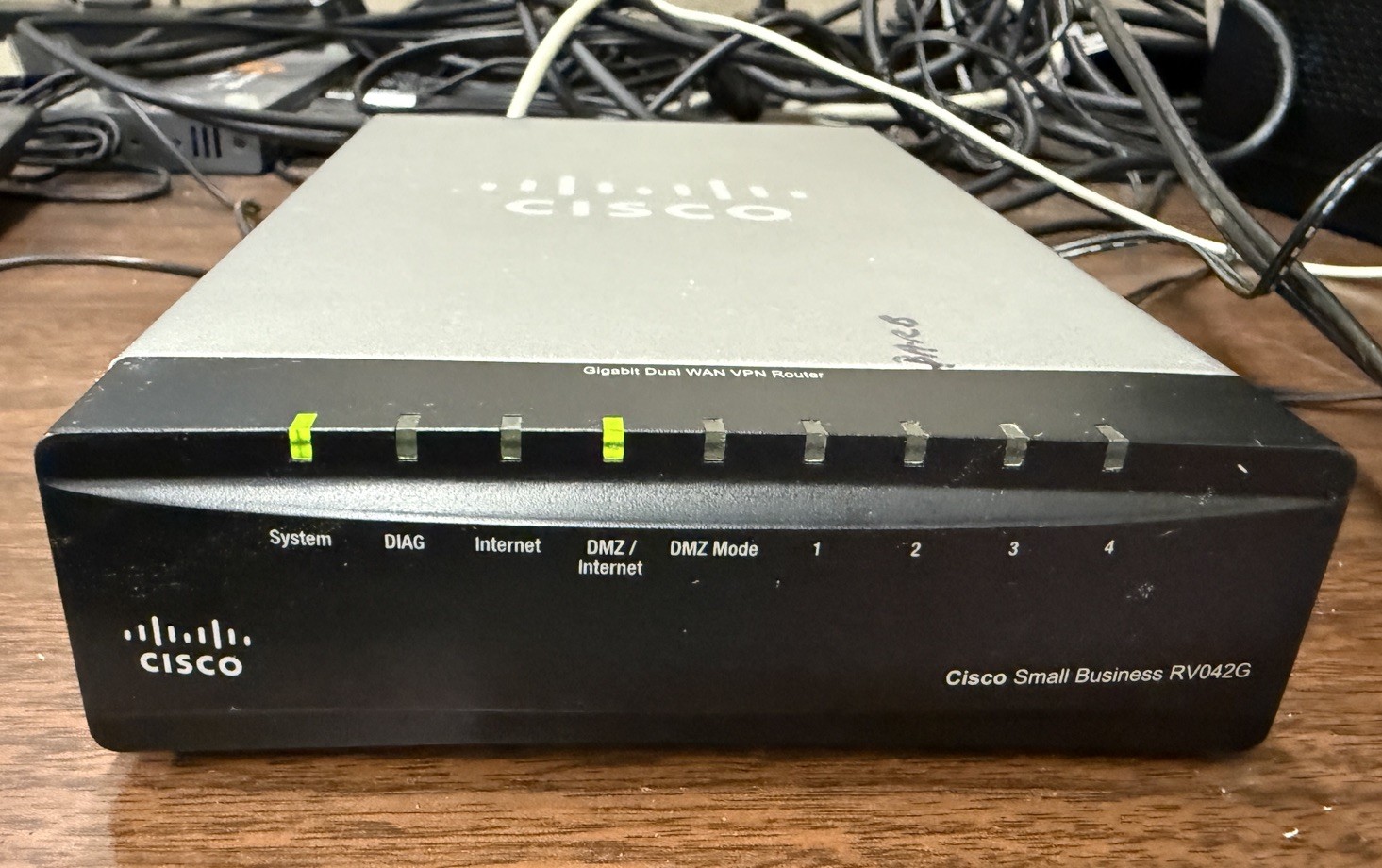 Cisco Gigabit Dual WAN VPN Router RV042G Tested and Working