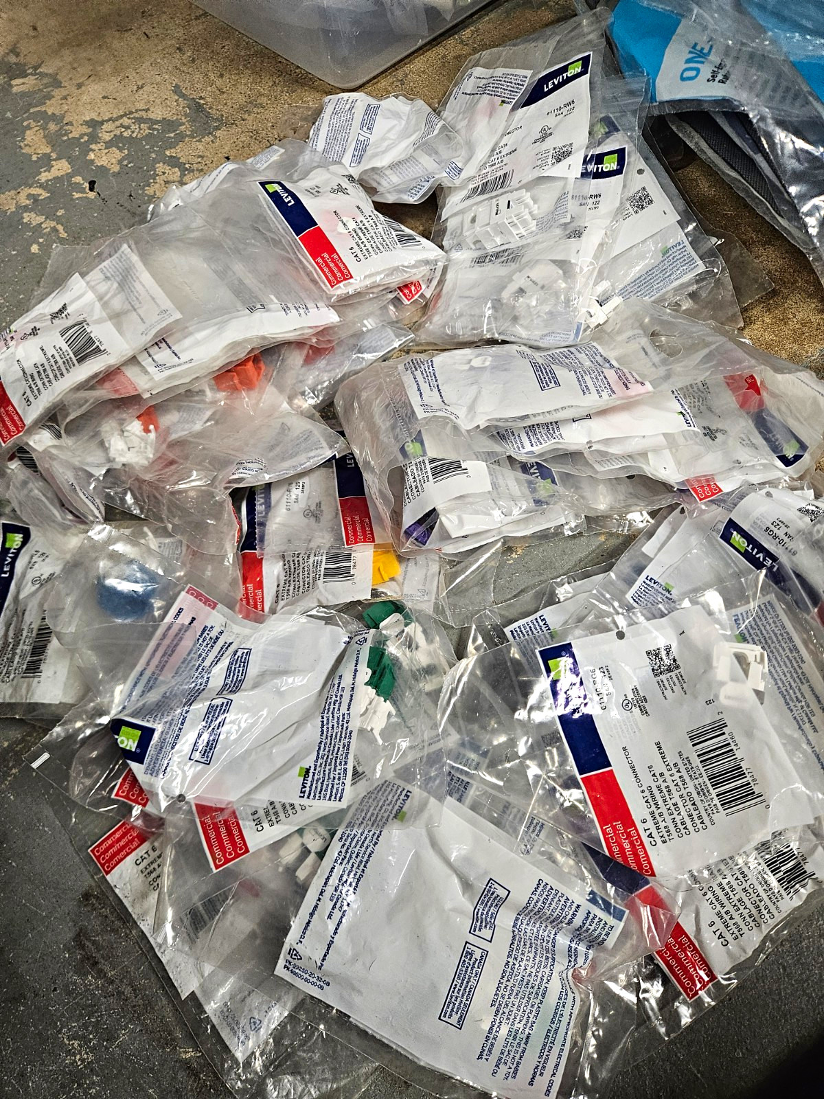 70 x Leviton Extreme Cat 6 RJ-45 Connector T568A/B Multicolor