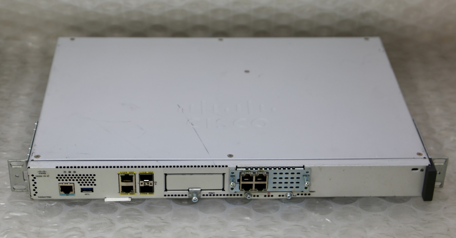 CISCO C8200L-1N-4T - Catalyst 8200 Series Edge Platform Router with NIM-ES2-4