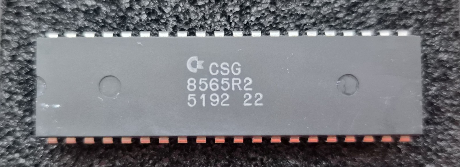 CSG 8565R2 VIC-II Video Chip – Commodore 64 C64 – Tested / Vintage IC
