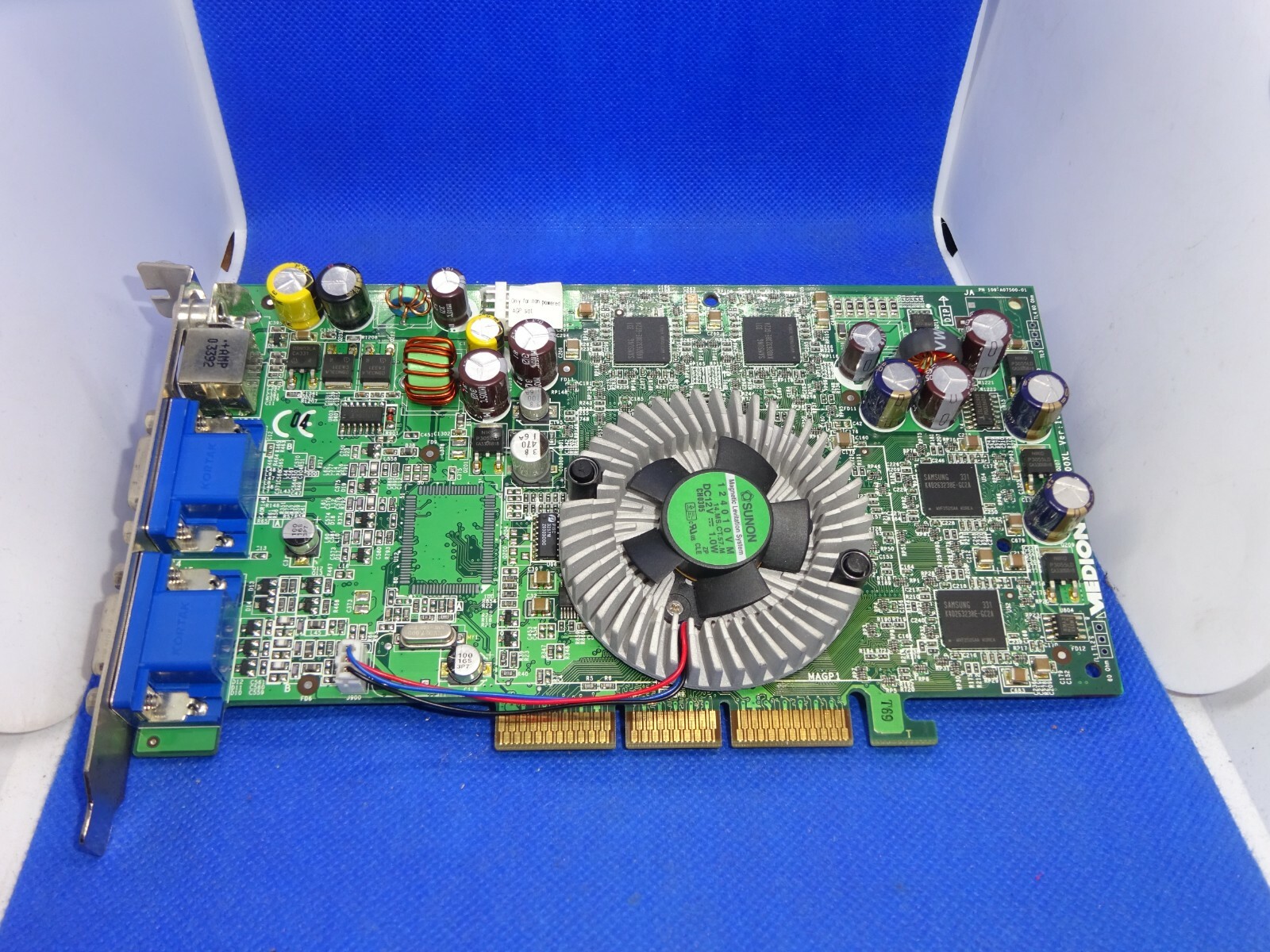 MEDION RADEON 9800 XL 128MB DDR SDRAM AGP 8x GRAPHICS CARD VGA S-VIDEO #GK4792