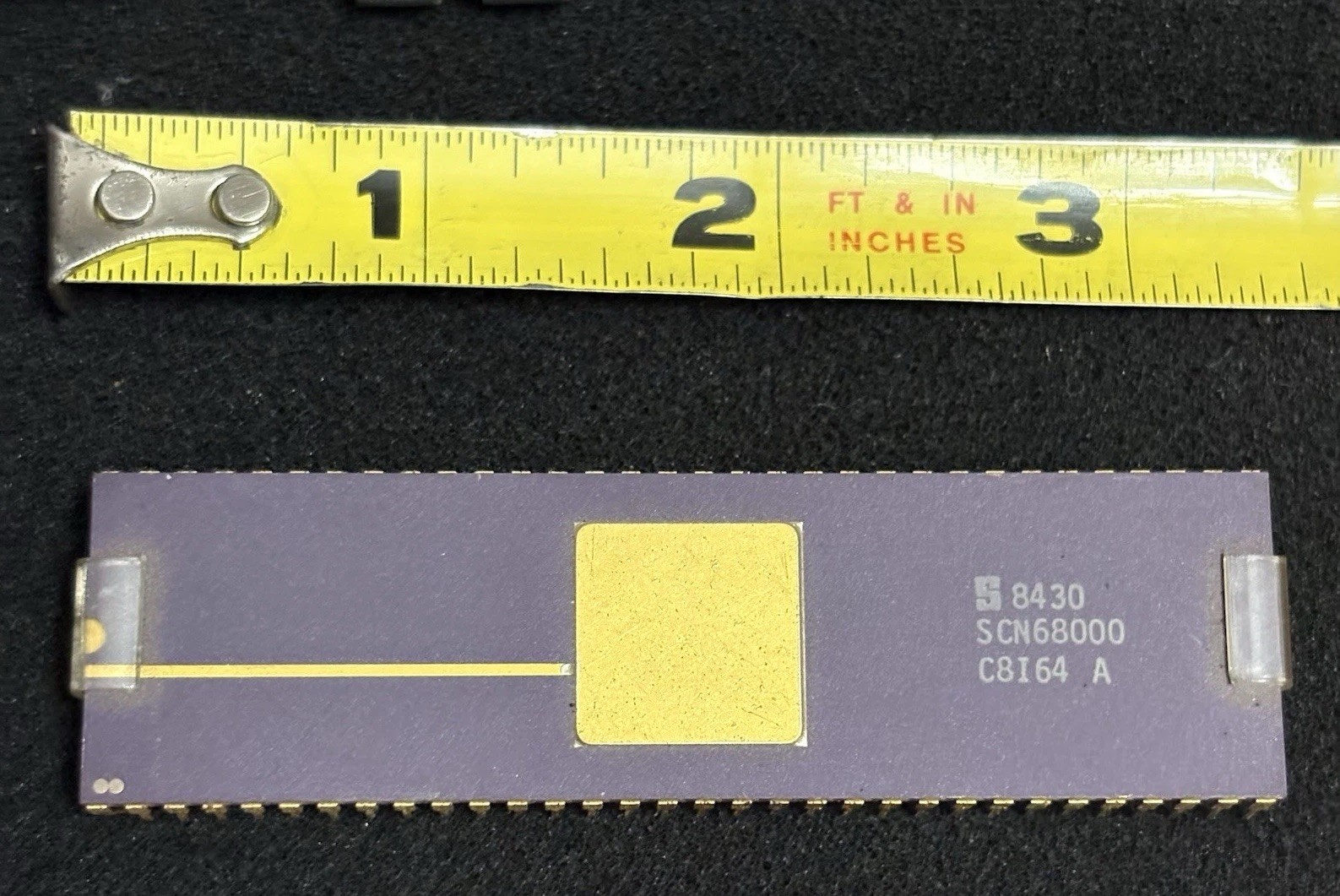 Signetics SCN68000 Purple Ceramic Gold Top CPU 1984 Vintage Processor. Rare Col.