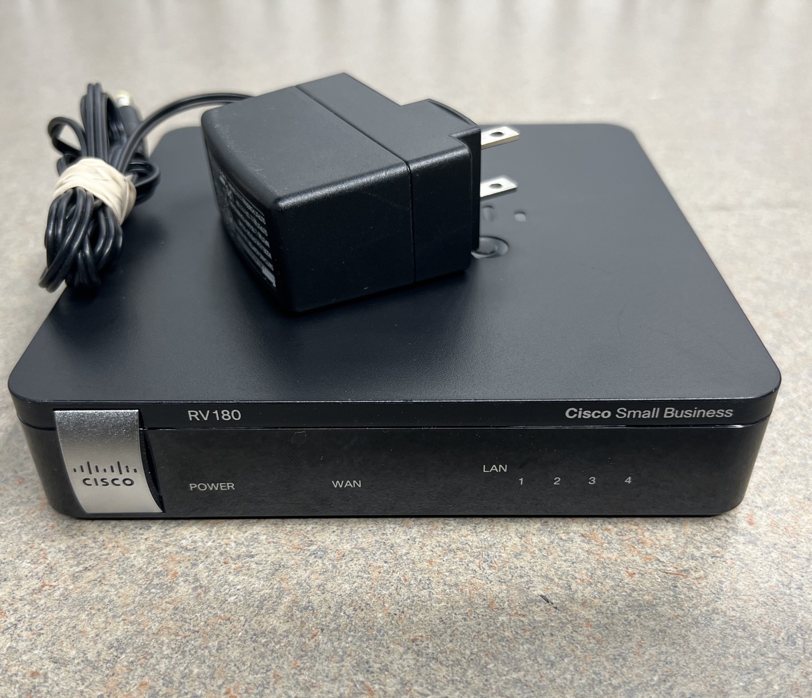 Cisco RV180 800 Mbps 4-Port Gigabit Wired Router (RV180 V01)