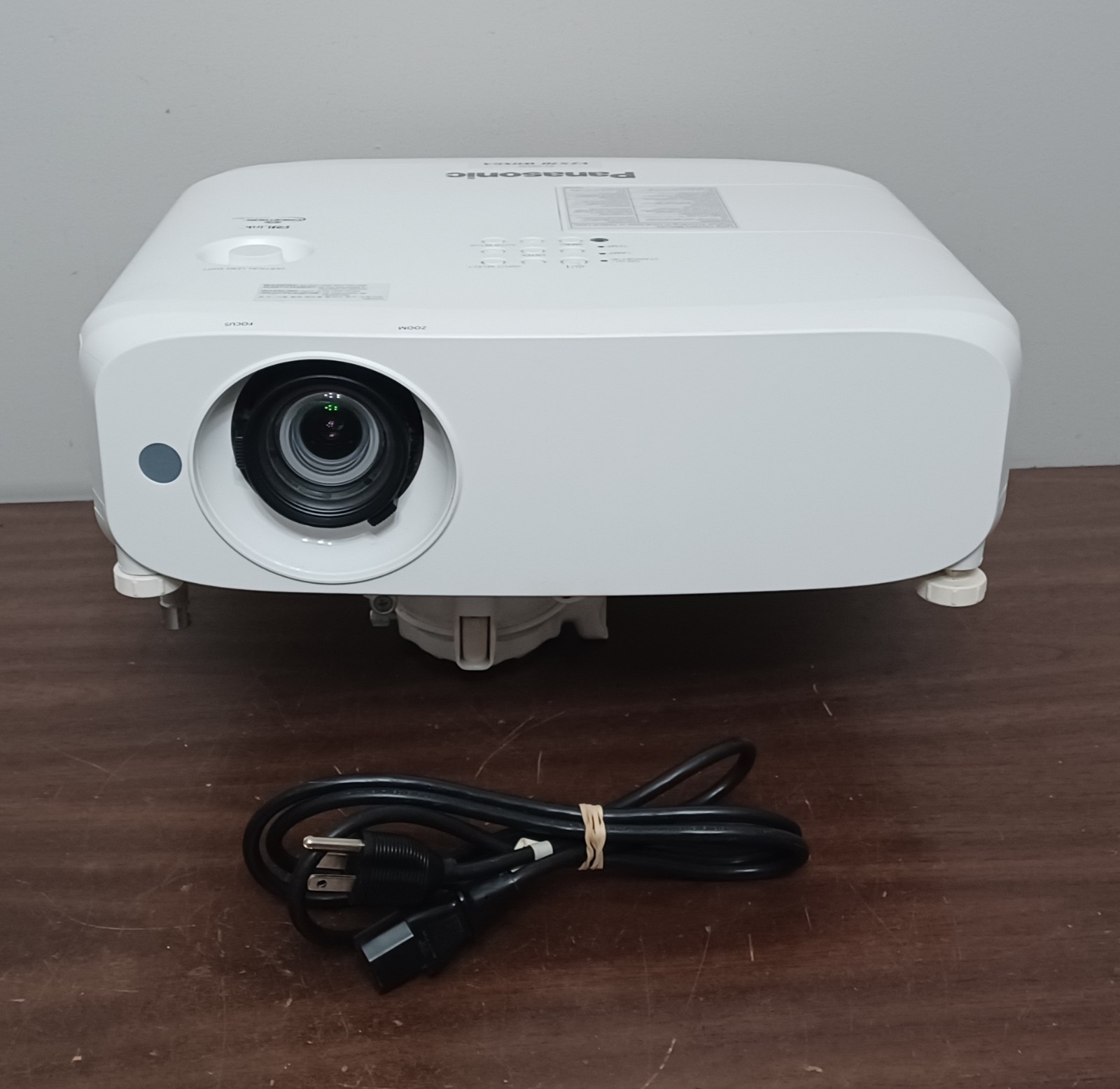 Panasonic PT-VZ570 WUXGA Projector w/Power/Mounting Bracket Cord Nice (#2)
