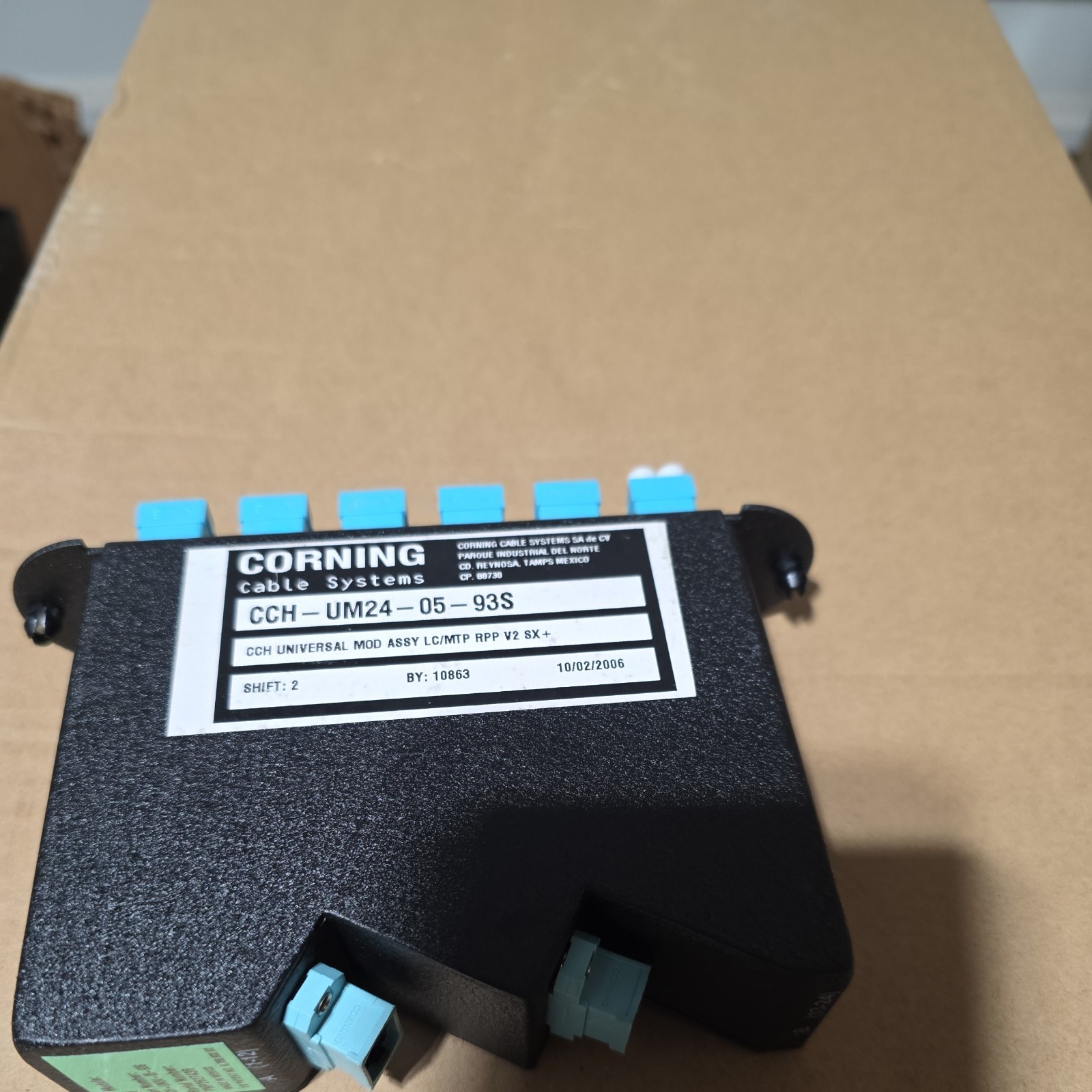 CCH-UM24-05-93S CORNING Plug & Play Universal Module, LC, 24 Fiber