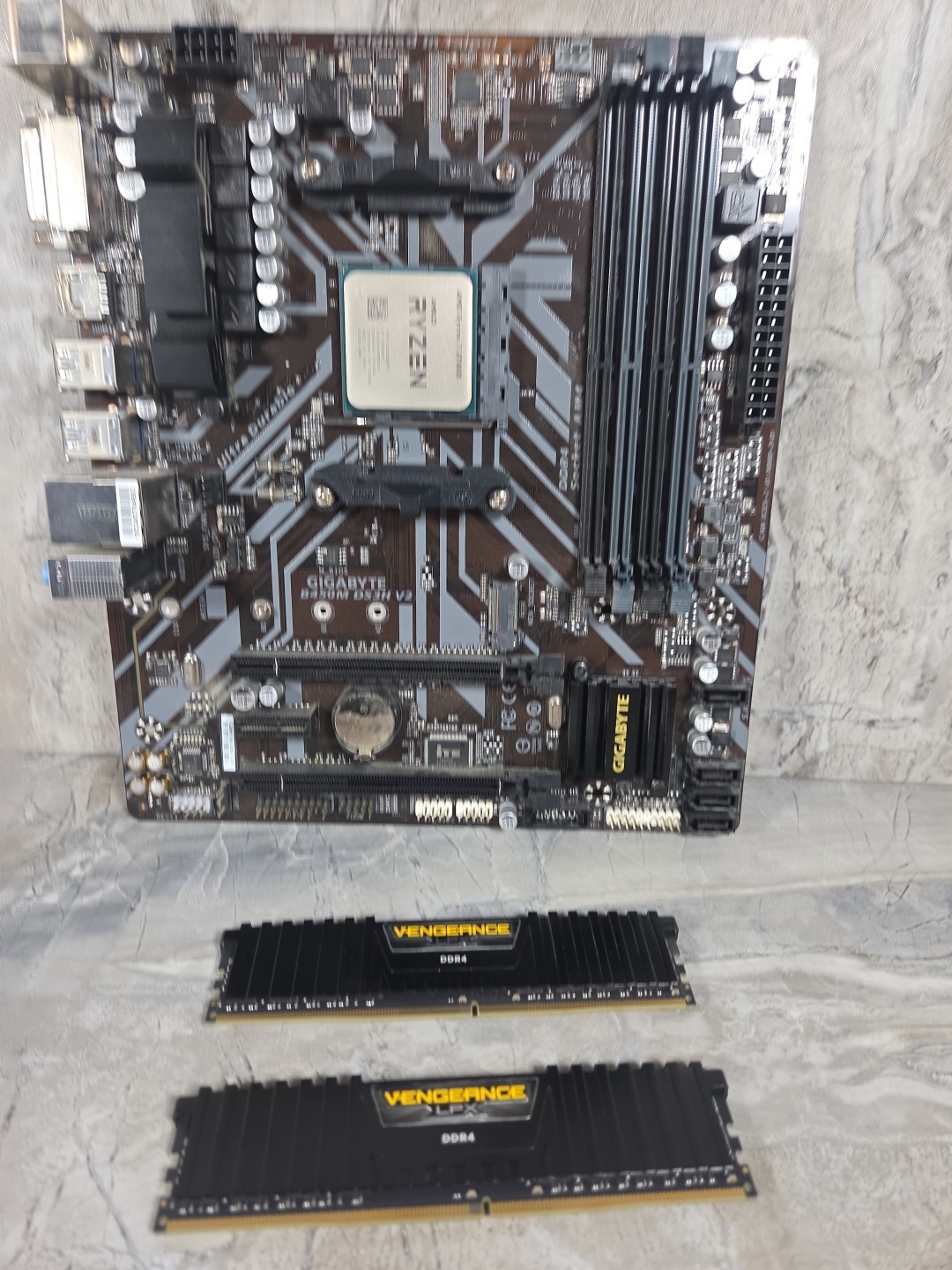 AMD Ryzen 7 3700X 3.60GHz 8 Core 16 Thread Gigabyte B450 Mobo Corsair 32g Ram 