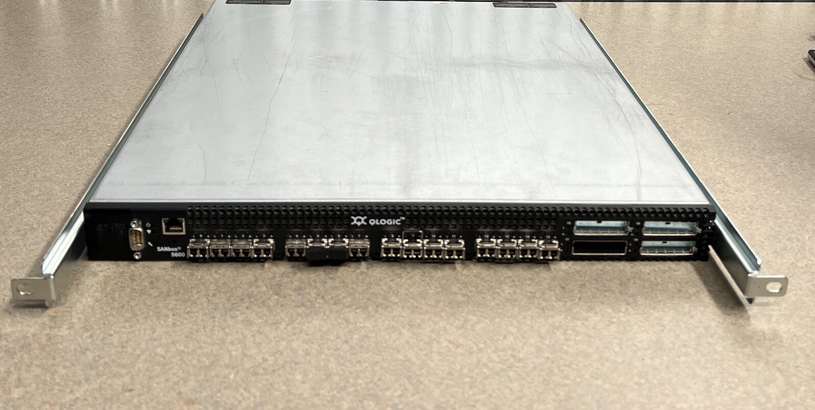 QLOGIC SANbox 5600 SB5600Q-08A C 16-Port Fibre Channel Switch