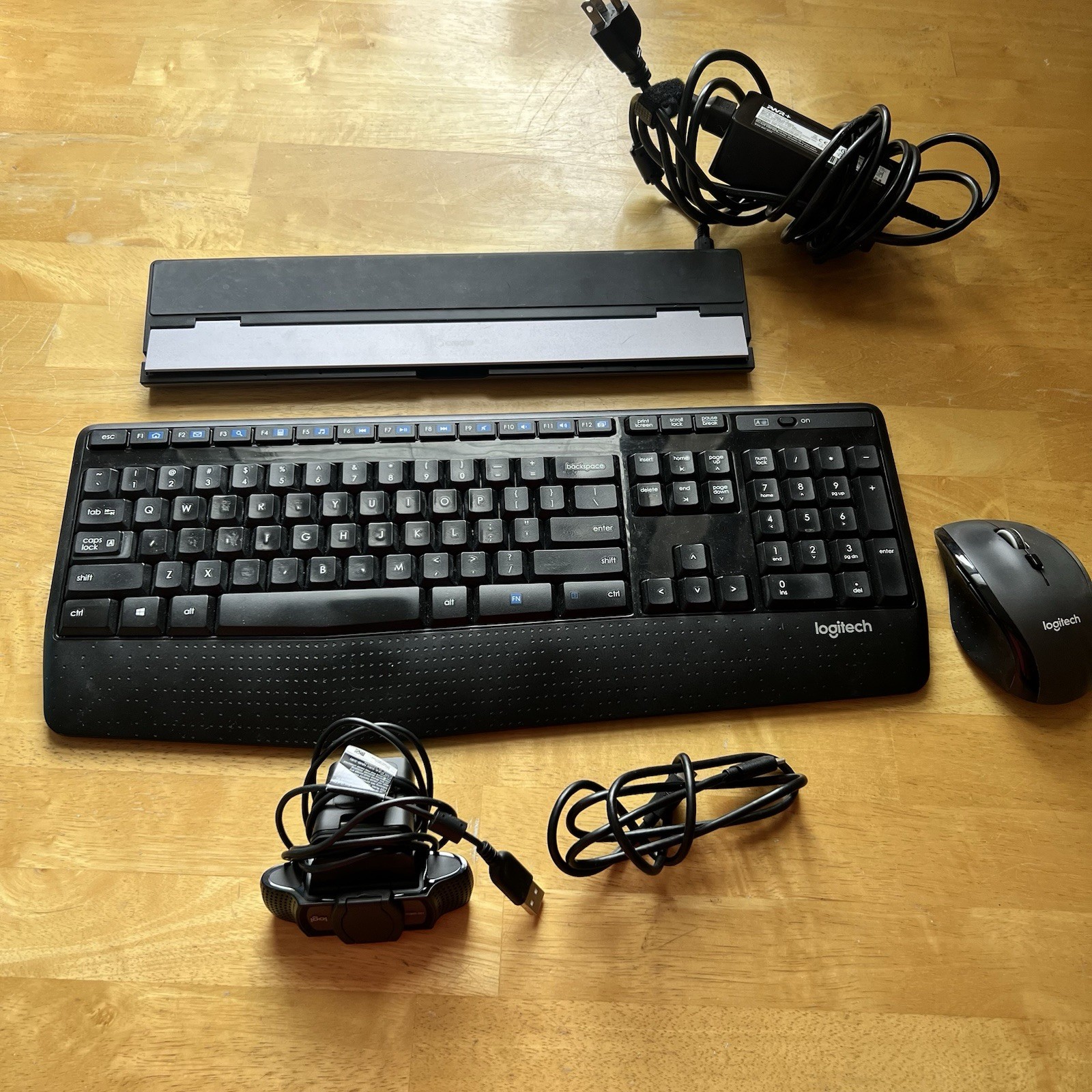 Bundle- Logitech Wireless Mouse Keyboard Webcam J5 Create Docking Station