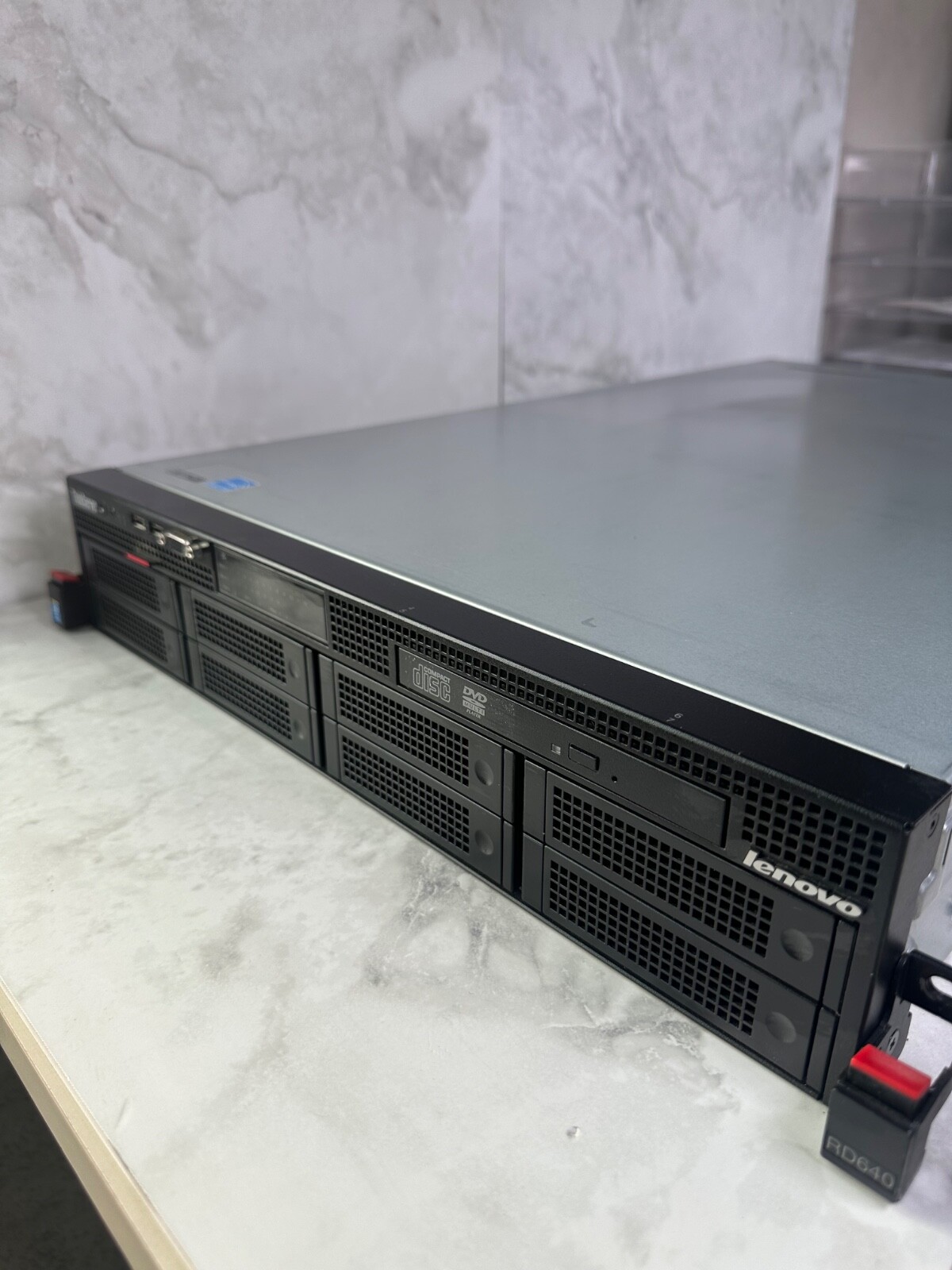 Lenovo ThinkServer RD640 Xeon 2U Rack Server 2x PSU RAM ECC MT-M 70AY-A006IT