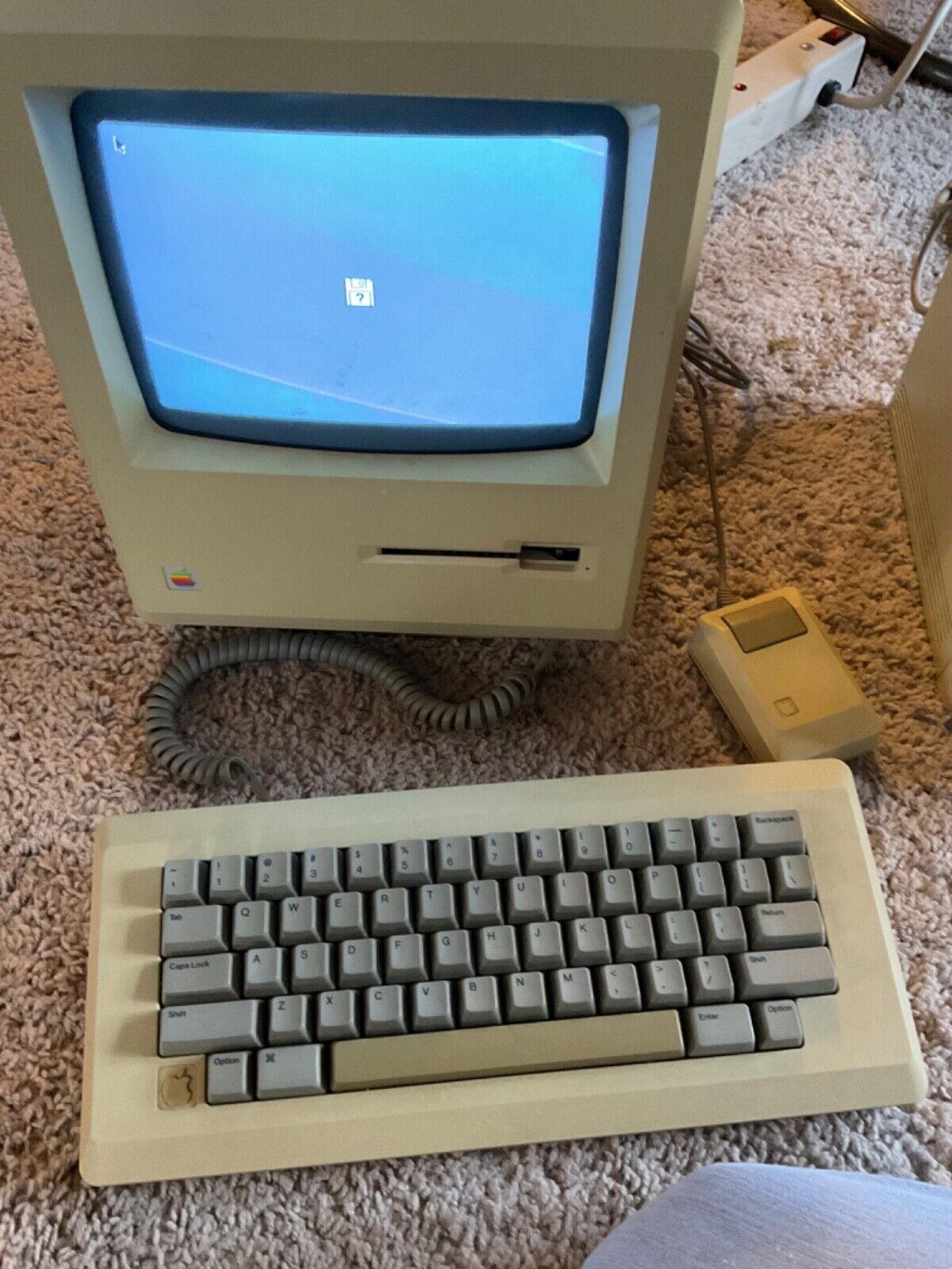 1984 Apple Macintosh Computer 512K model M001E W/ keyboard mouse power cord