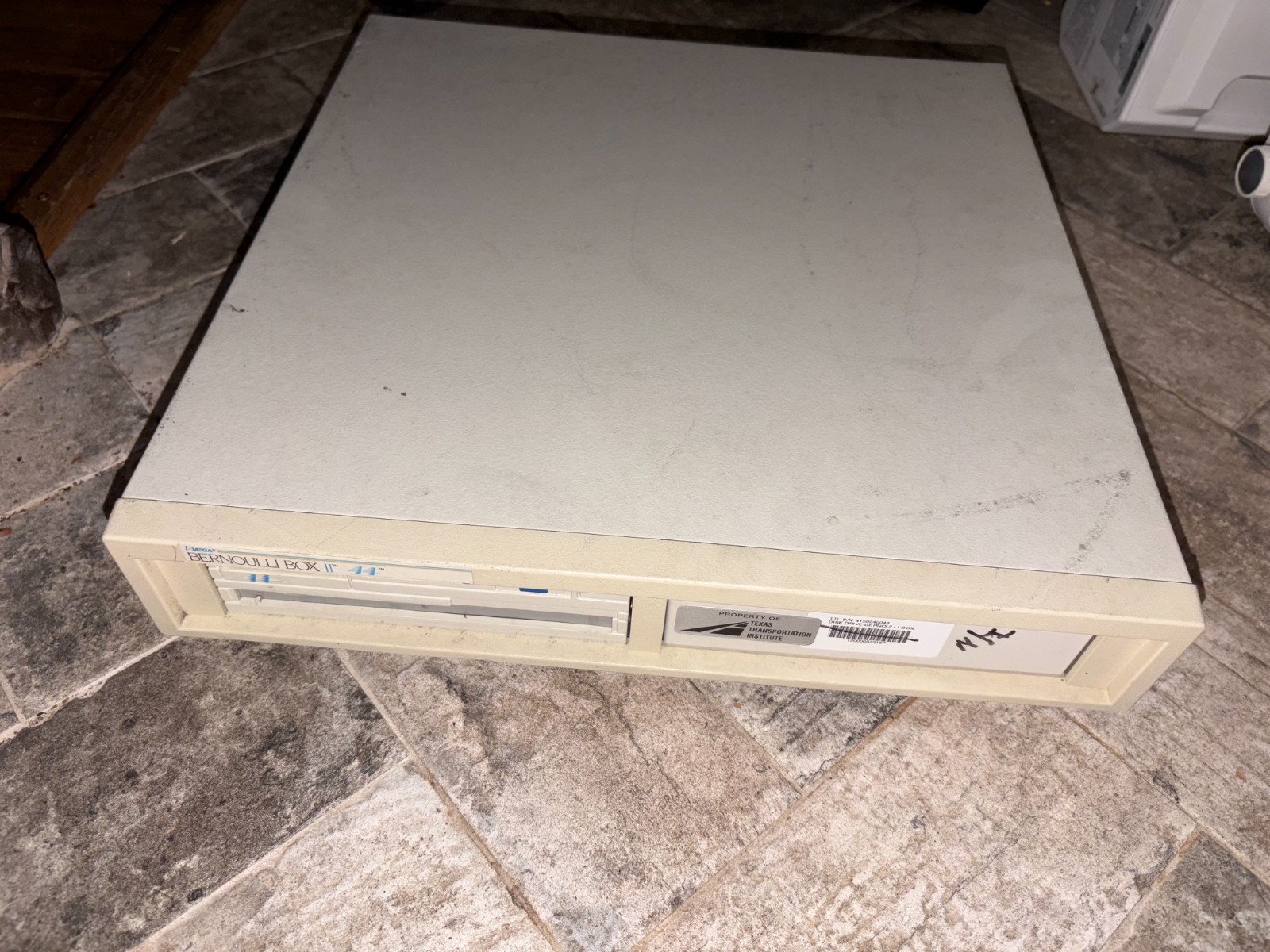 Iomega SYS Bernoulli Box II 44 Removable Cartridge B144X Disk Drive