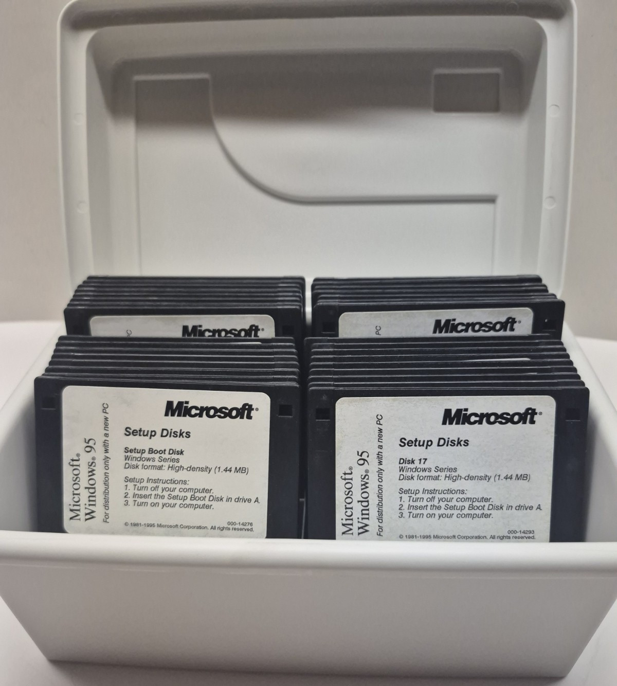 Vtg Set of 34 Microsoft Windows 95 Setup Boot/Install/Driver 3.5" Disks w/Case.