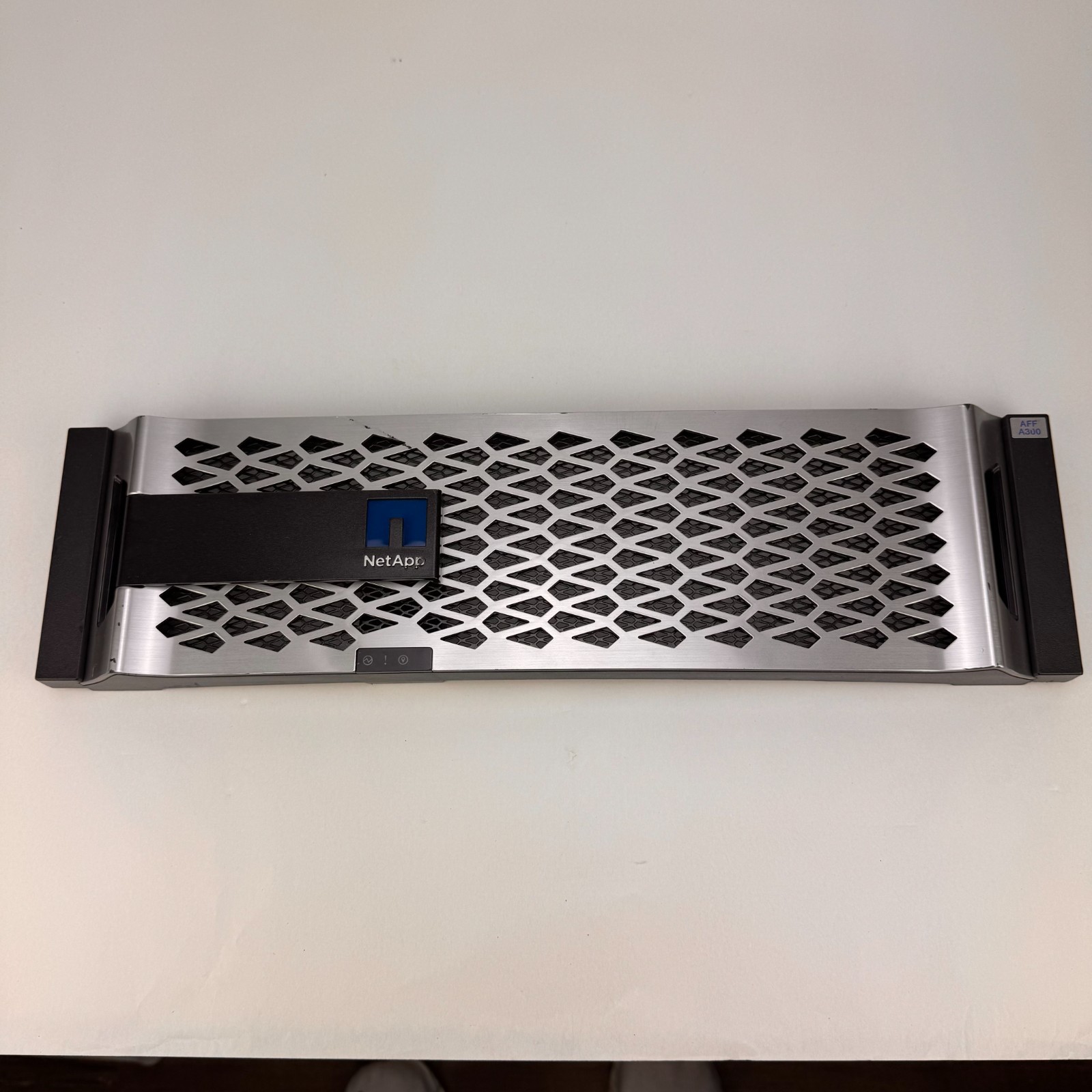 NetApp AFFA300-BEZEL AFF-A300 Front Faceplate for Rackmount Server