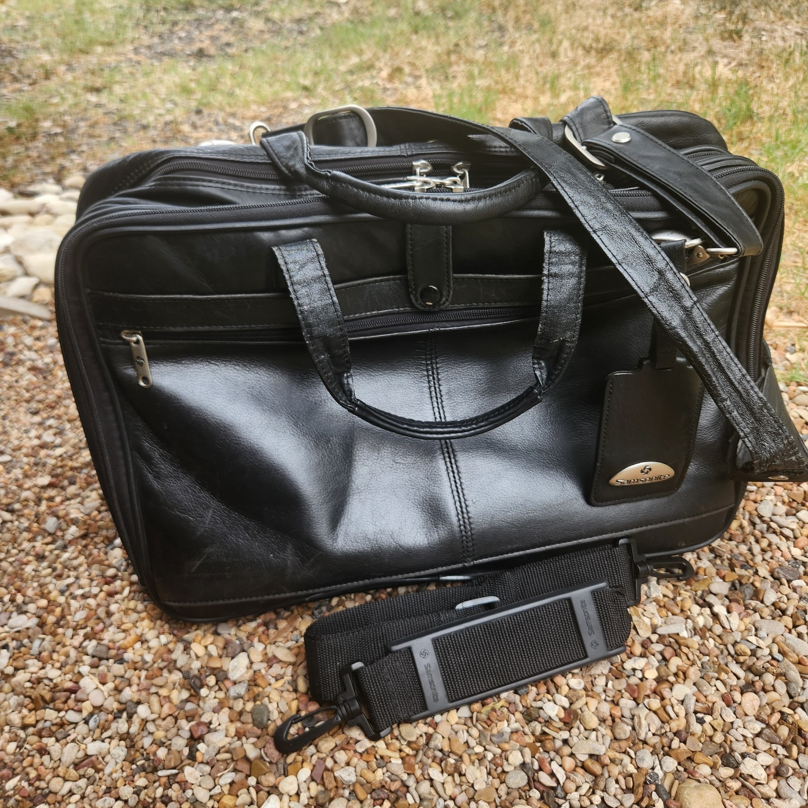 Samsonite Leather Expandable Laptop Messenger Briefcase Bag Black 15.4” Screen