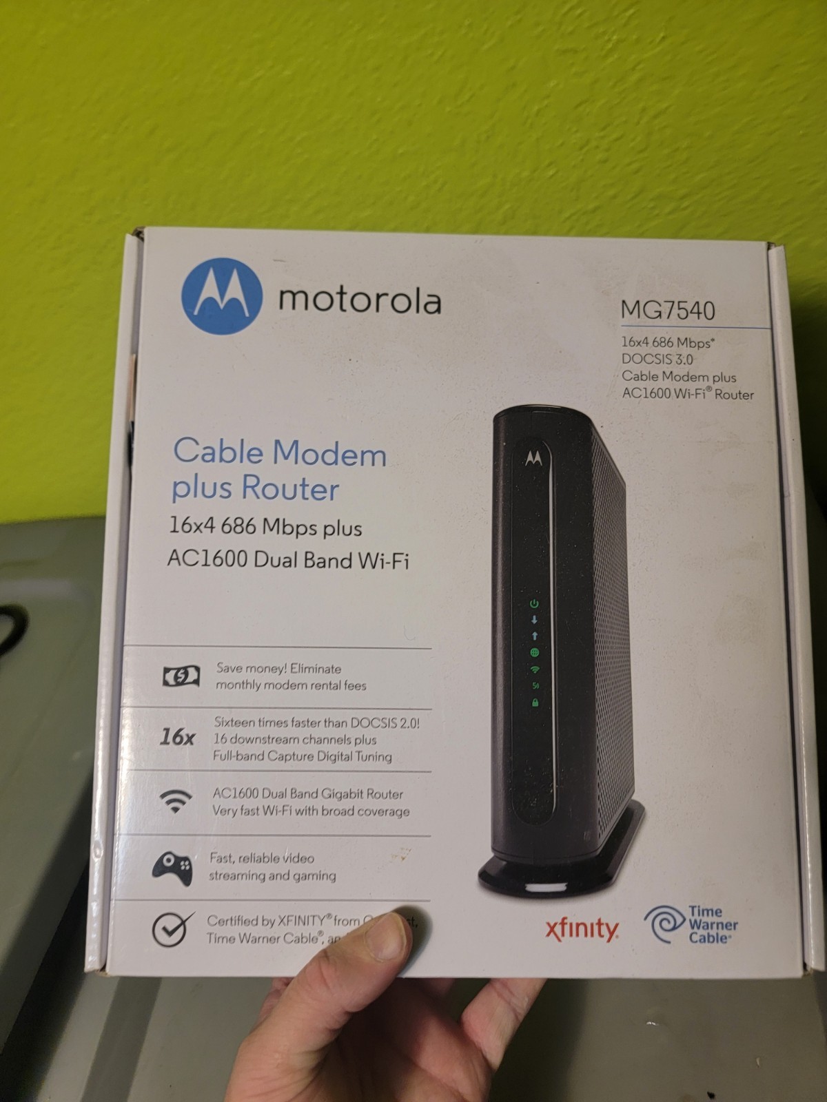 Motorola MG7540 16x4 Cable Modem Plus AC1600 Dual Band Wi-Fi Router with DFS