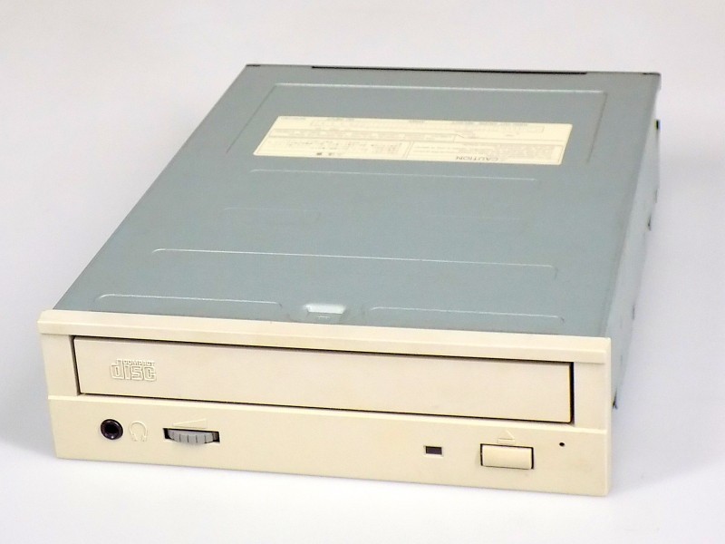 Toshiba XM-6702B IDE ATAPI CD-ROM Drive Drive, 5.25 Inch, Retro, Beige