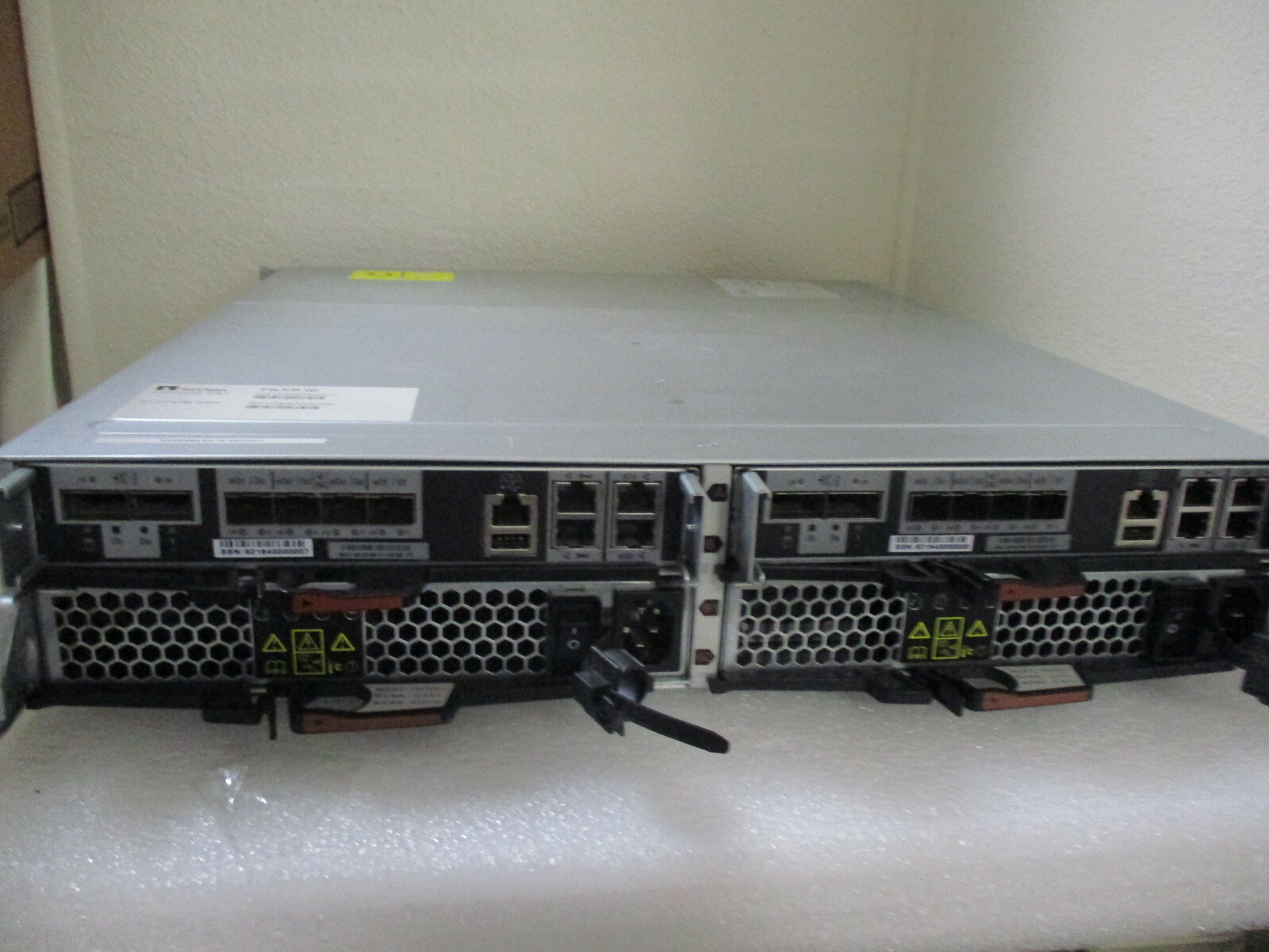 NetApp FAS2552HA 24  x  X422A 600GB 10k hard drive Dual X3402A-R6 Controllers ..