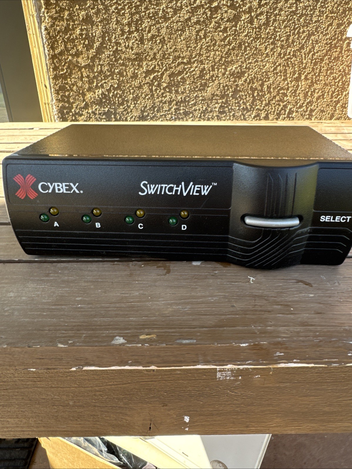 Cybex SwitchView 4-Port 520-147C Switch Keyboard Video Pre-Owned No Power Cable