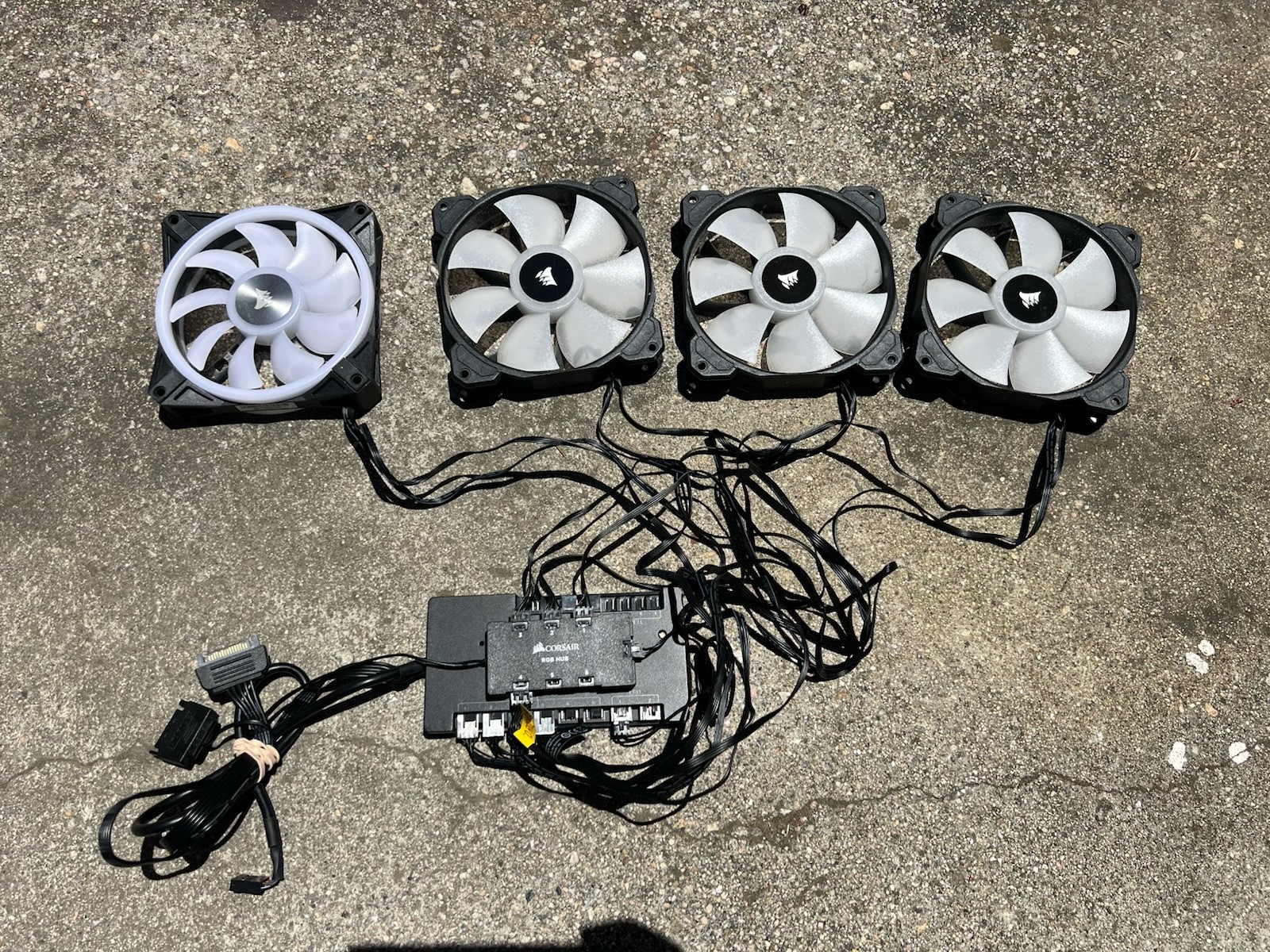  Corsair iCUE Commander PRO Controller CL-9011110 & RGB Hub w/ 4 RGB Fans
