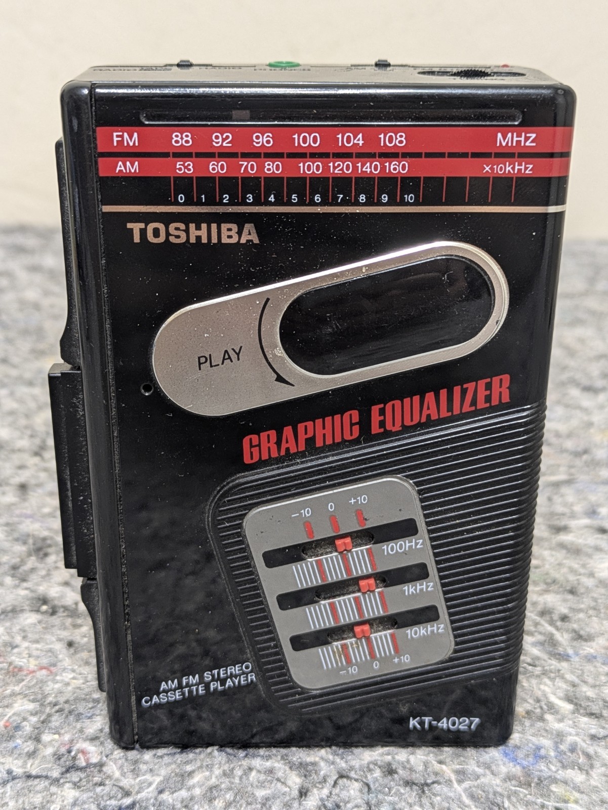 Toshiba Portable Cassette Player KT-4027 AM FM Stereo Graphic Equalizer - TESTED