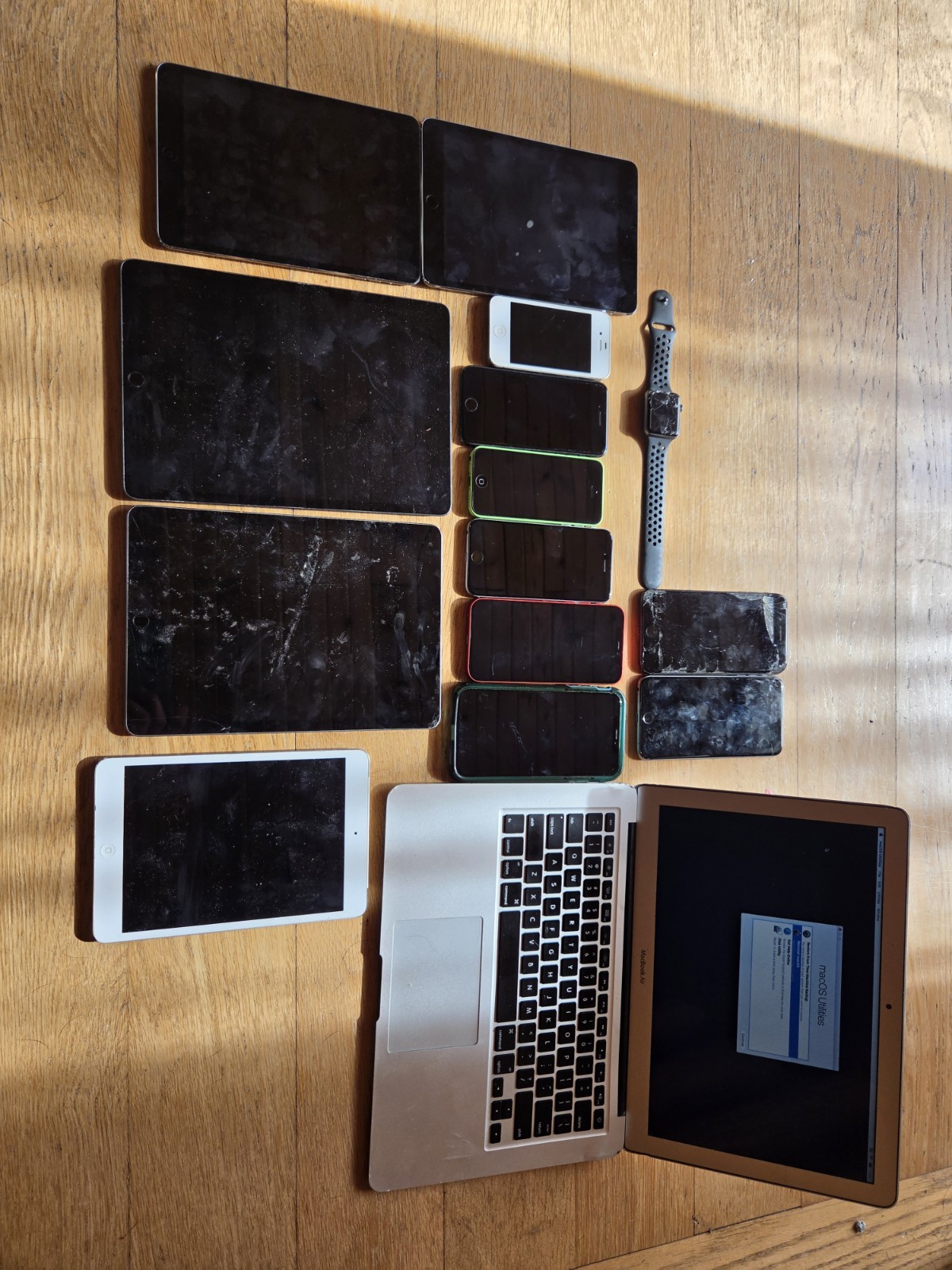 Apple Lot iphones ipads Macbook Air