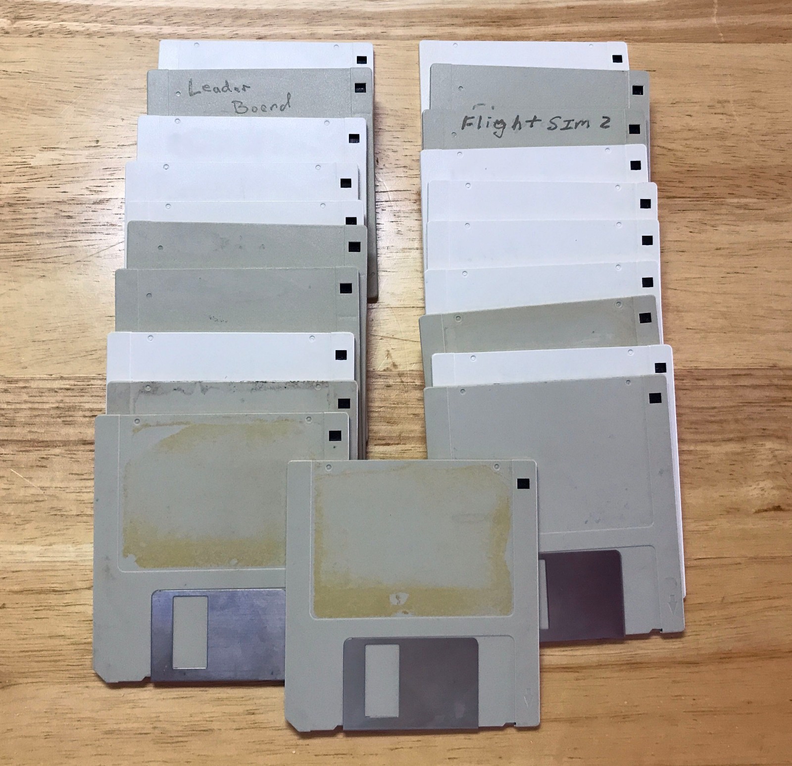 COMPUTER 3.5" FLOPPY DISKS LOT OF 21 DISKS MAC FORMATTED 720K GRAY/WHITE MIX