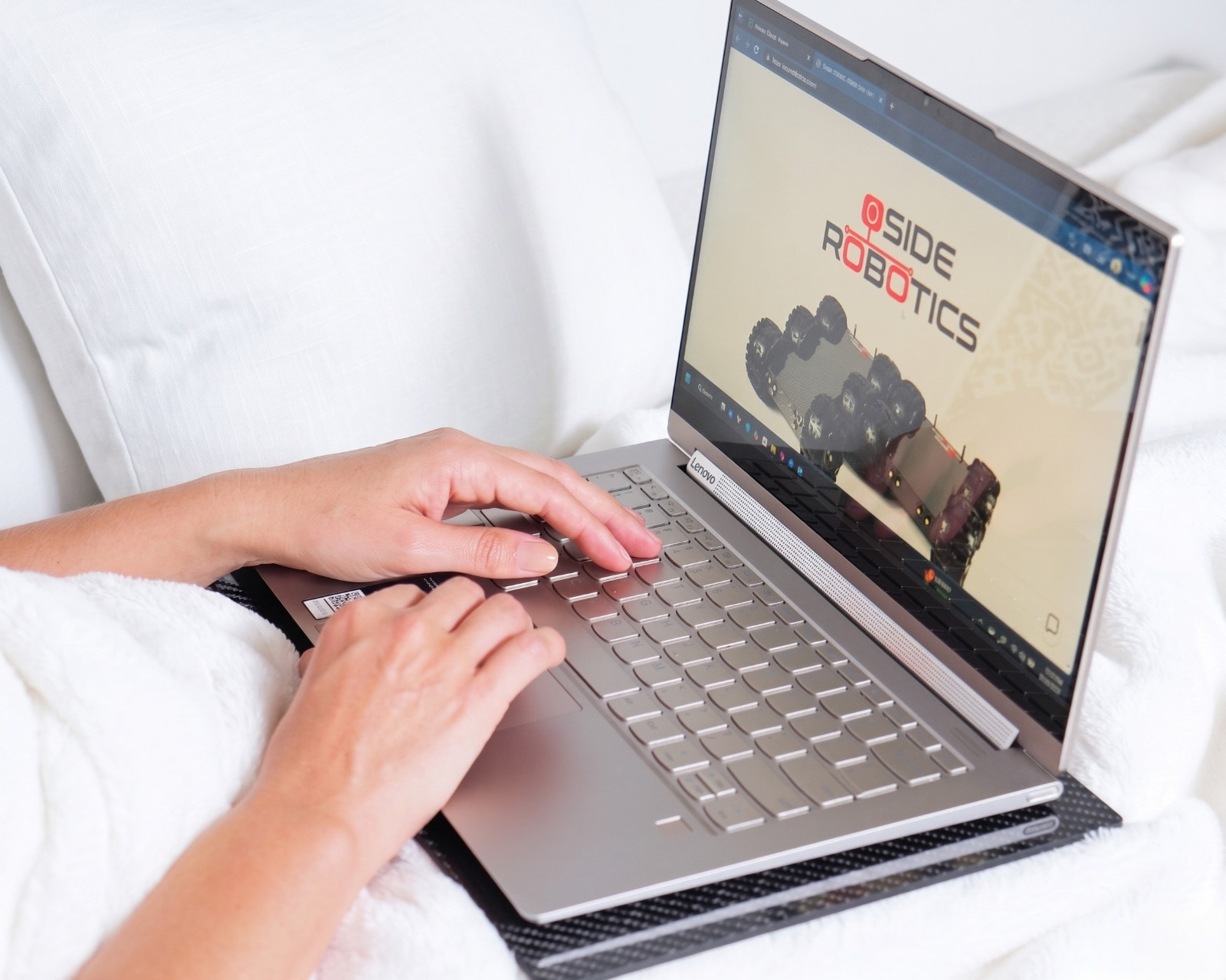 Oside Robotics Carbon Fiber Laptop Tray – Built to Last, Designed to Impress