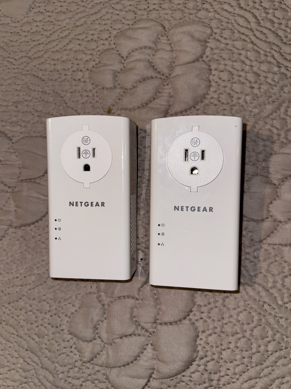 2X NETGEAR PLP2000 Extra Outlet Powerline Adapter 2000Mbps