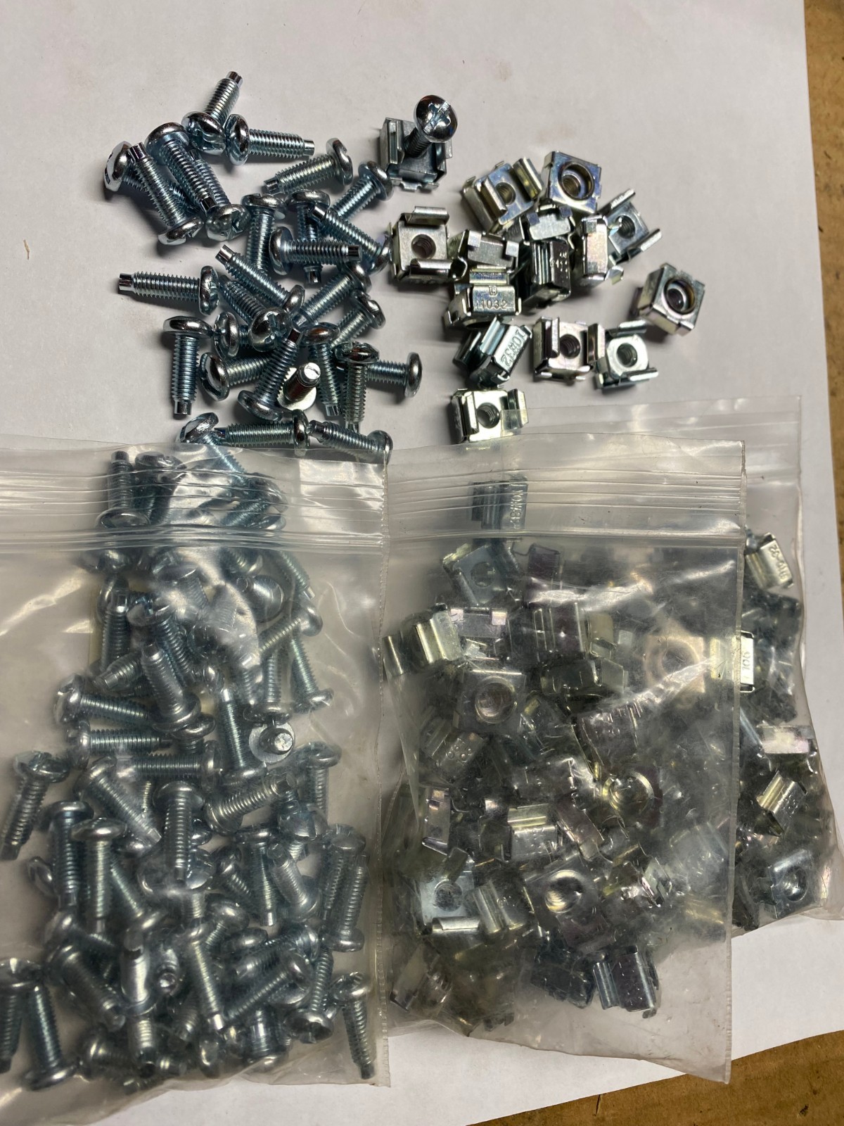 100 Rack Mount Cage Nuts,100 Screws 10-32 Threads, for IT Racks & Cabinets