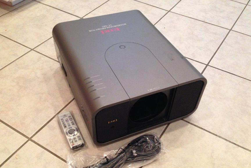 Eiki LC-X85 LCX85 Projector, 7000 lumens LOW ORIGINAL HOURS, NEW FACTORY LAMP