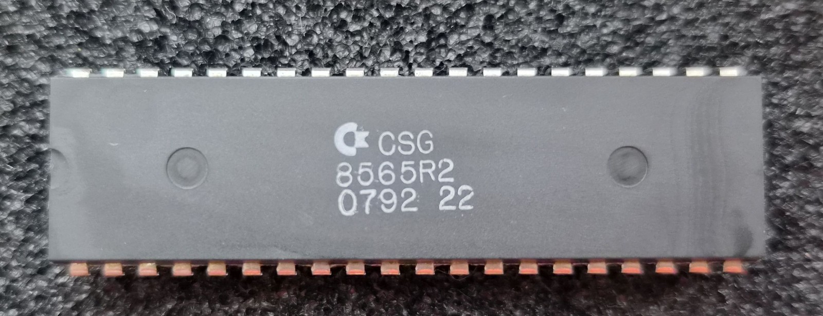 CSG 8565R2 VIC-II Video Chip – Commodore 64 C64 – Tested / Vintage IC