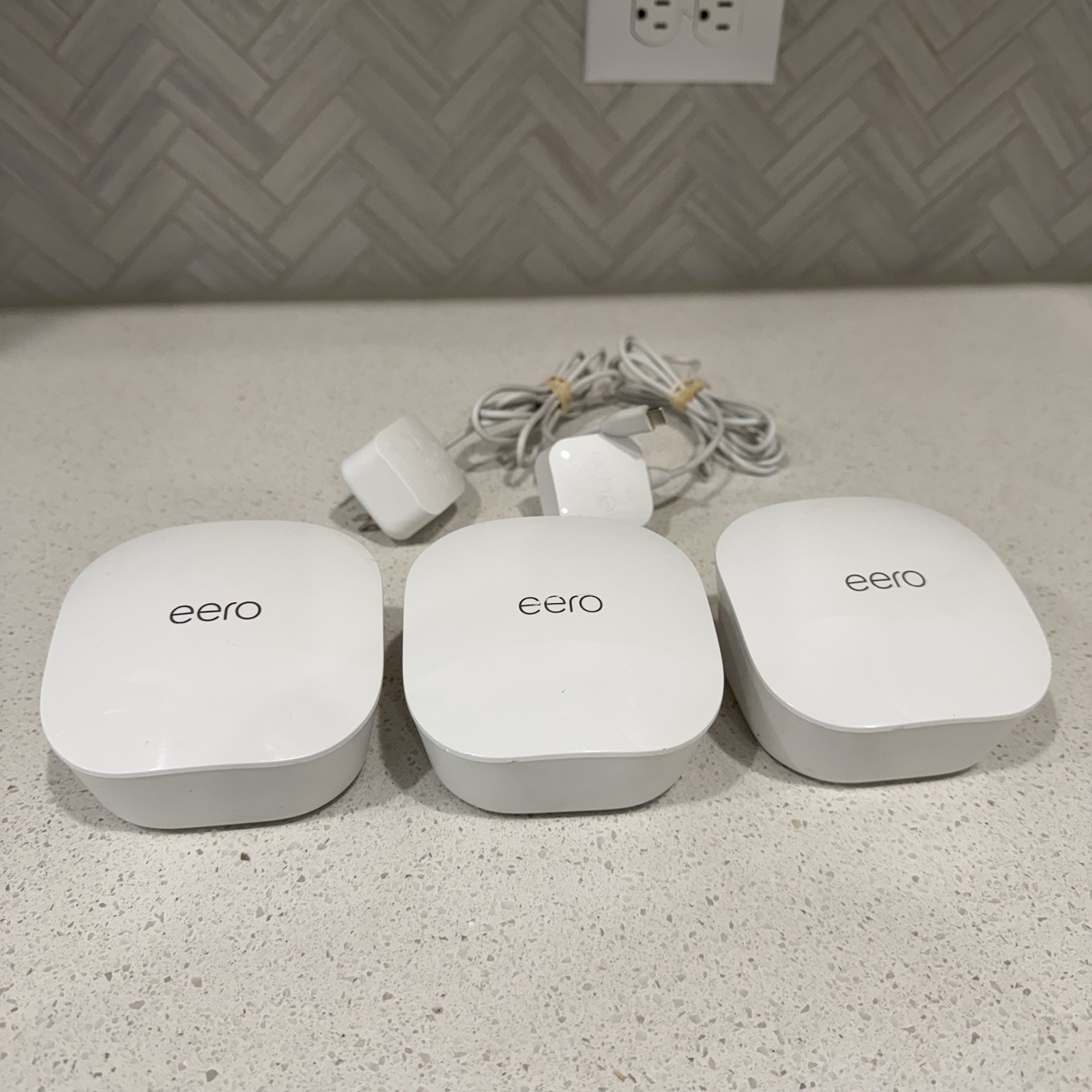 Amazon eero Dual-Band Mesh Wi-Fi 5 System - 3 Pack (Model J010001) W/2 Cords